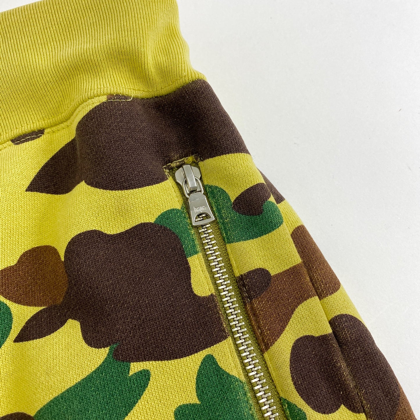 48k9 A BATHING APE アベイシング エイプ カモフラスウェットパンツ L ブラウン イエロー コットン 迷彩 ジップポケット カモフラージュ ボトムス