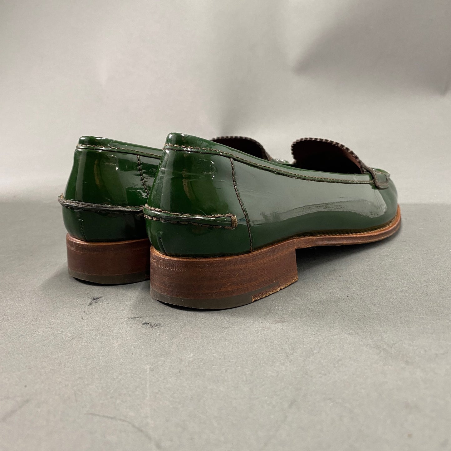 4a18 イタリア製 PRADA プラダ ローファー 37.5 グリーン レザー エナメル パンプス ヒール