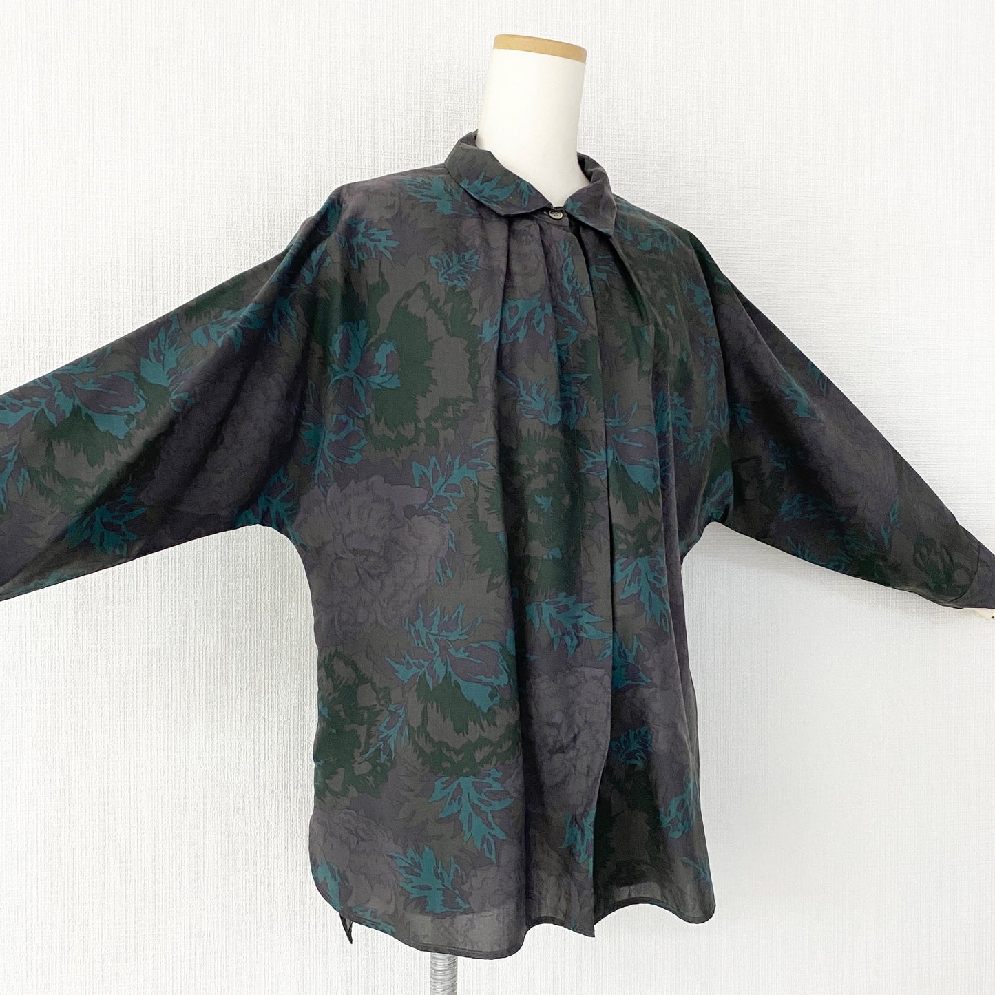 45a31 《美品》 Y's for living ワイズフォーリビング 長袖シャツ ブラウス ドルマンスリーブ グリーン 花柄 ポリエステル100% レディース 女性用