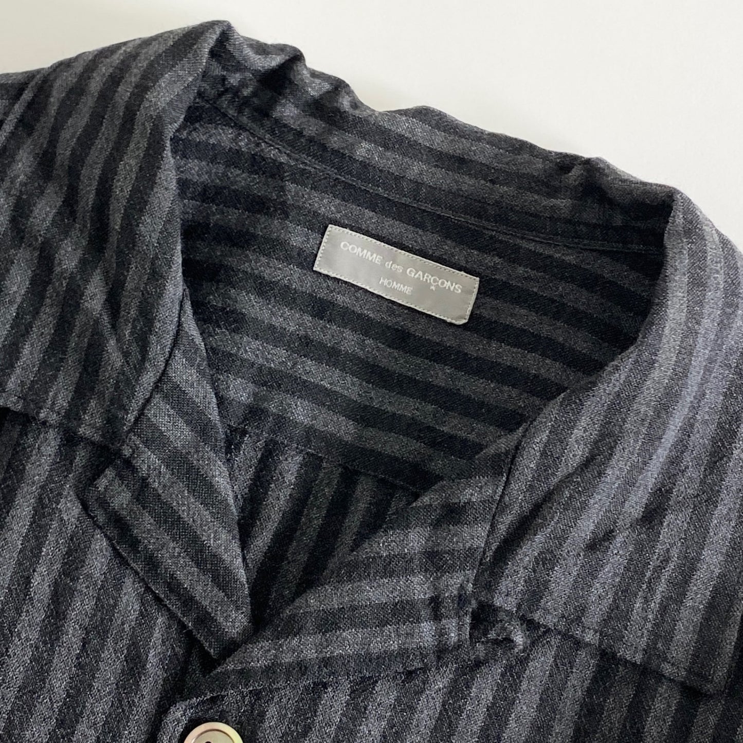 13A27 90s COMME des GARCONS HOMME コムデギャルソンオム 長袖シャツ ストライプシャツ パイピング グレー ストライプ ウール100% AD1999 メンズ