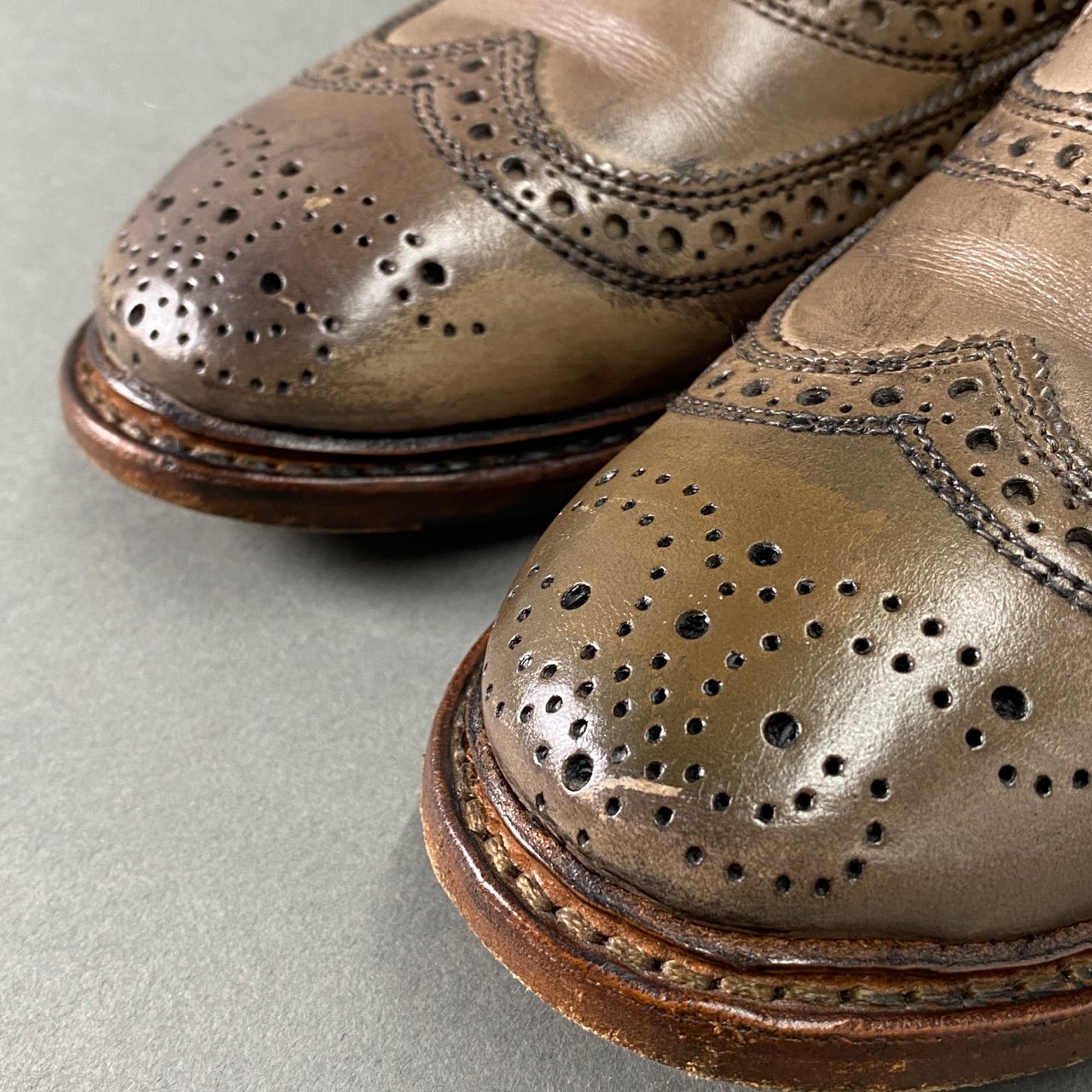 3L10 Allen Edmonds アレンエドモンズ Neumok 2.0 ニュモク ウイングチップ ドレスシューズ 9 1/2(28~28.5cm相当) グレージュ レザー