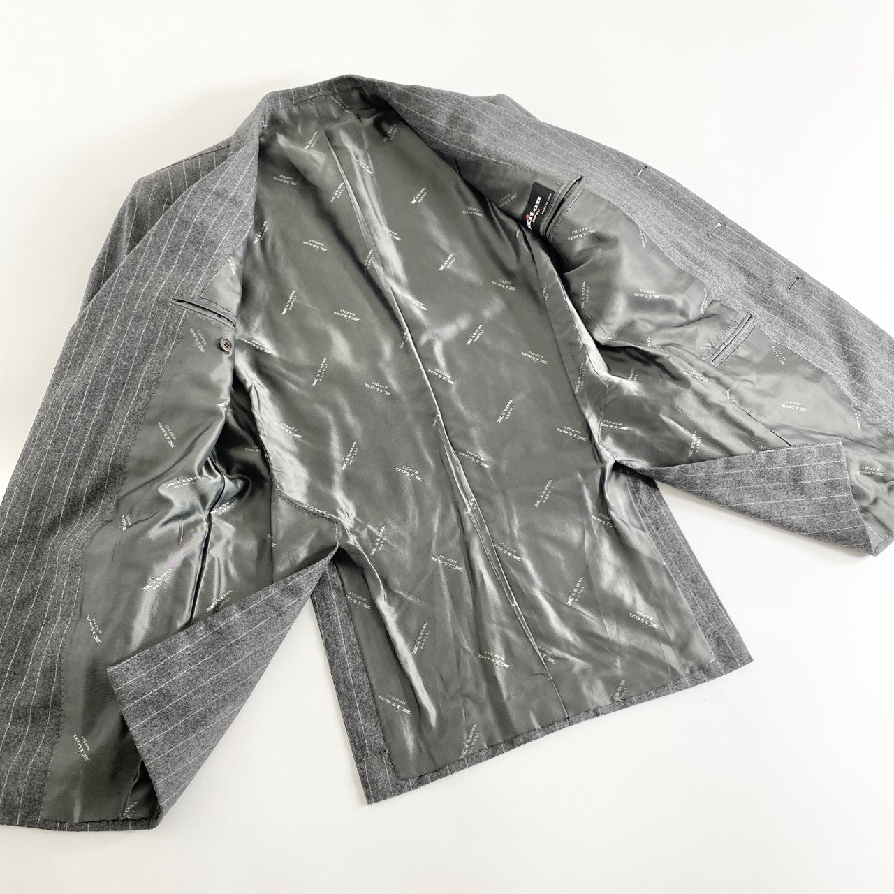 53a17 イタリア製 Kiton NAPOLI キートンナポリ セットアップスーツ 上下セット 44 グレー ストライプ ウール