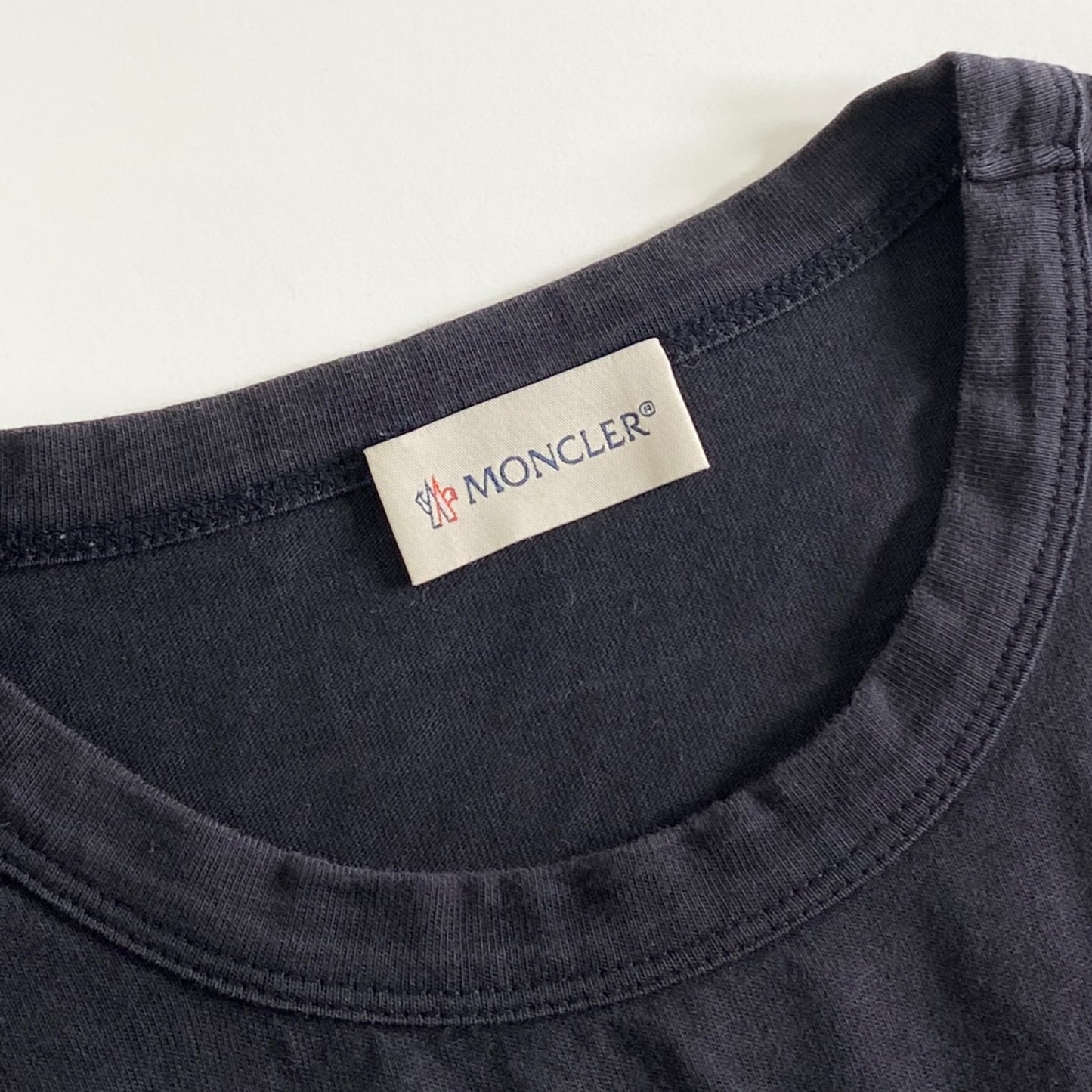 38a28 MONCLER モンクレール トルコ製 ロゴワッペン 長袖Tシャツ カットソー クルーネック ロングスリーブ プルオーバー F10918D70120 Lサイズ ブラック コットン