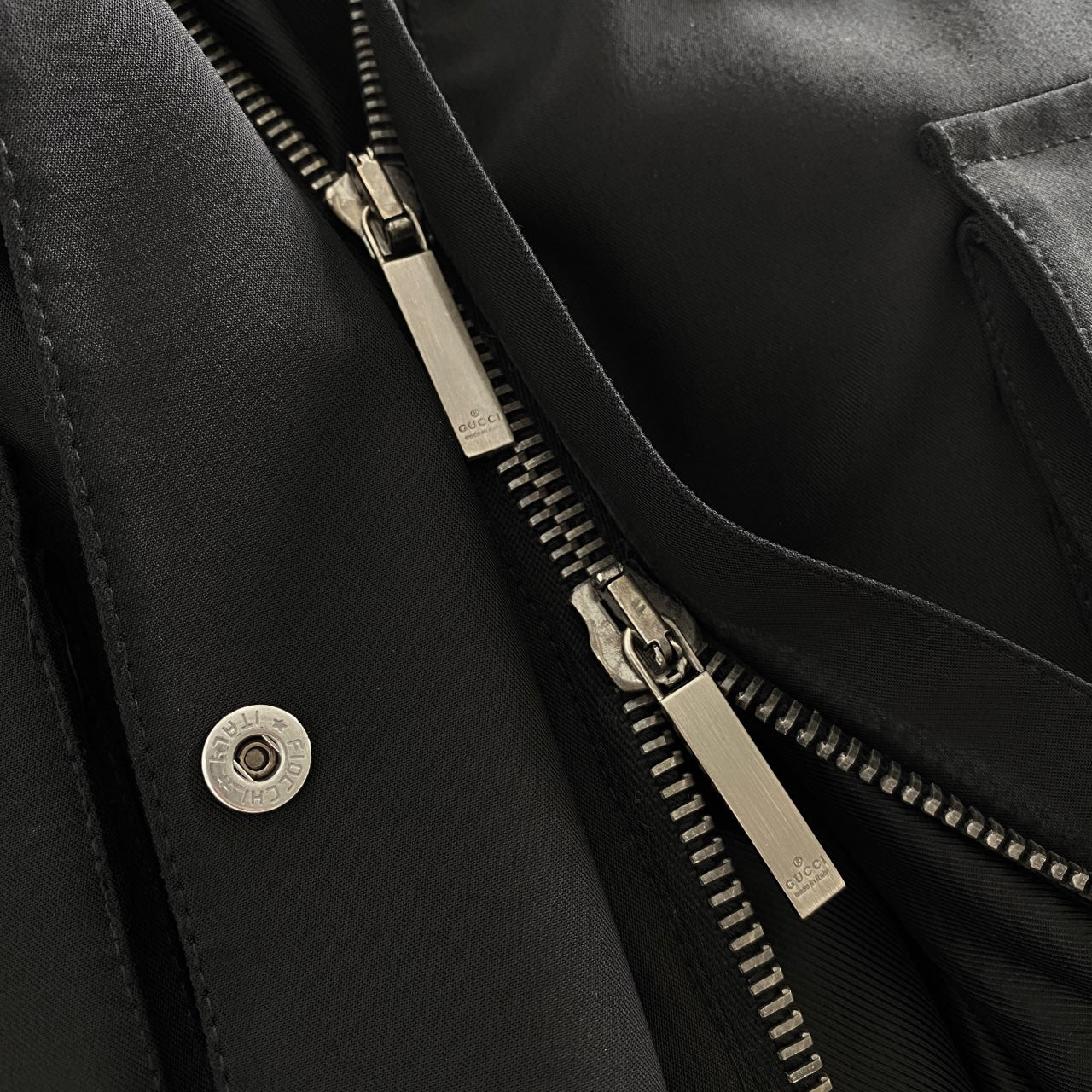 60L8《伊製》GUCCI グッチ 中綿コート ロングコート アウター 40(L相当)ブラック ロゴボタン レディース
