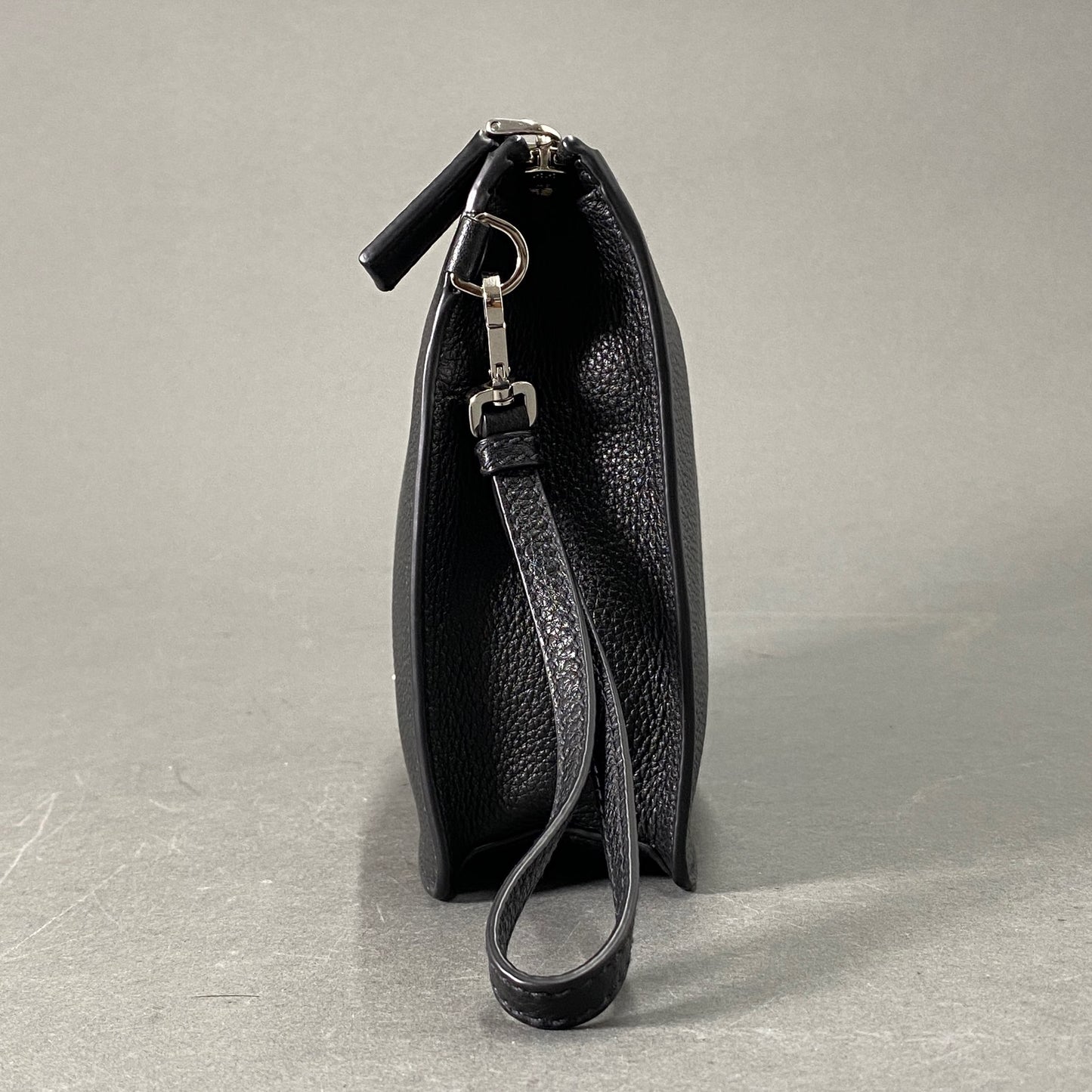 k4《 美品 》PRADA プラダ レザークラッチバッグ 三角プレート 本革 ブラック レザー セカンドバッグ ポーチ 中ポケット×2 カードポケット×6
