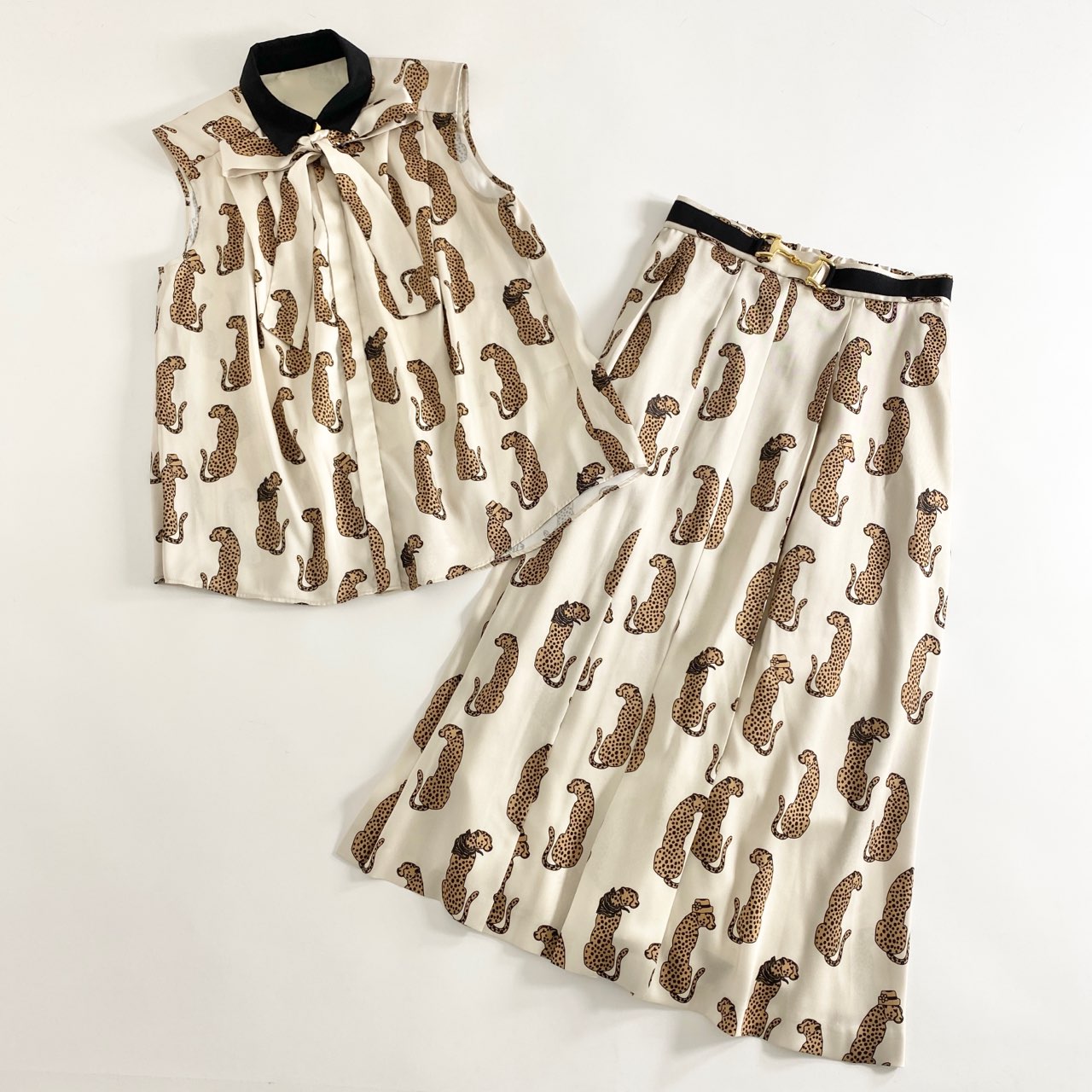 42A14 《美品》 grace class グレースクラス 22AW チータープリント セットアップ ノースリーブシャツ プリーツスカート 36 ベージュ 日本製