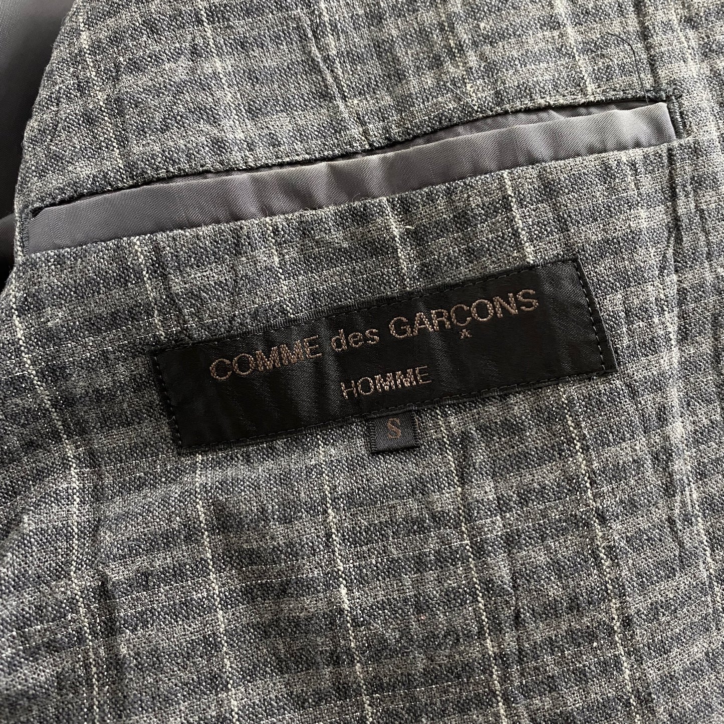 44a21-2 90s COMME des GARCONS HOMME コムデギャルソンオム 日本製 2B テーラードジャケット ブレザー Sサイズ グレー チェック柄 コットン100% MADE IN JAPAN VINTAGE