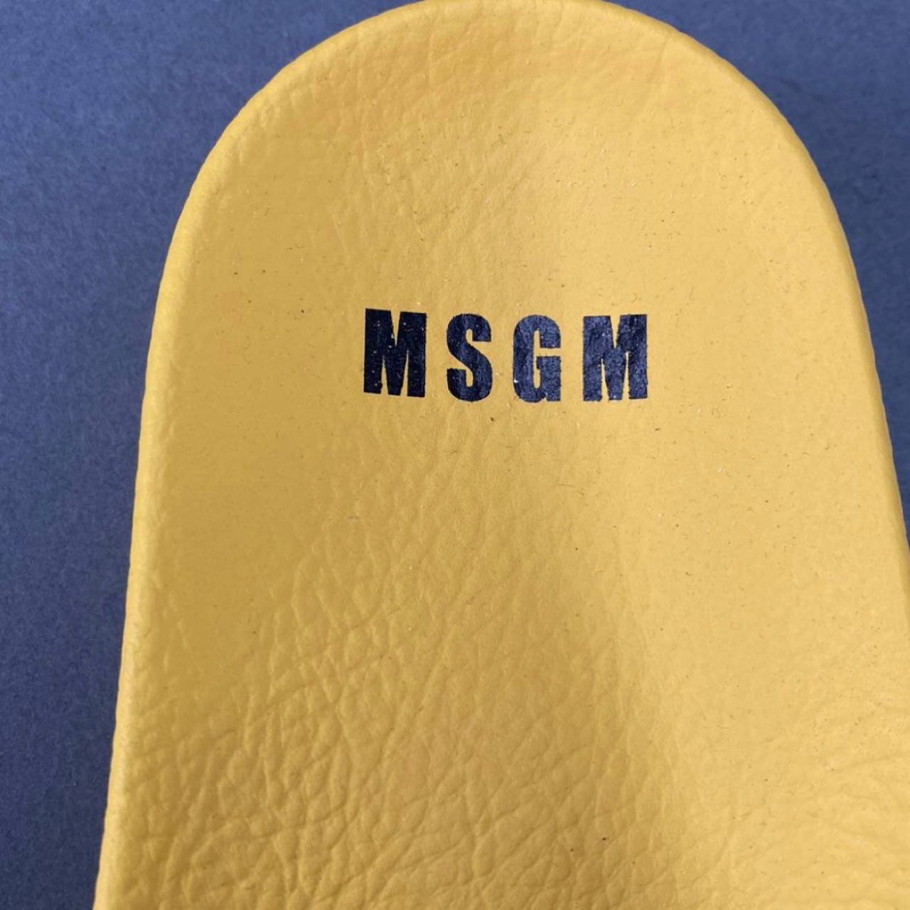 1j14-3 《未使用保管品》 MSGM エムエスジーエム プールサンダル ビーチサンダル シャワー 36 イエロー スリッパ シューズ イタリア製 箱等付属