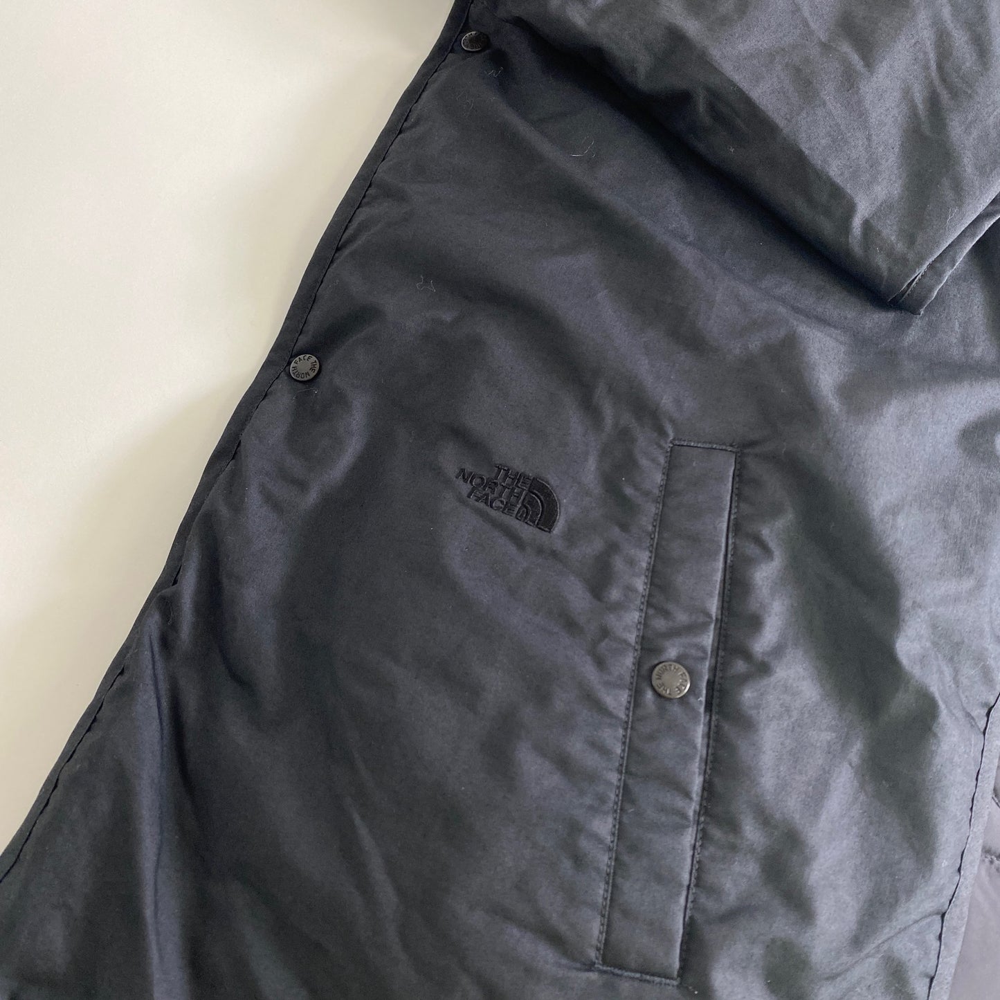 a18 THE NORTH FACE ザ ノースフェイス NN8256N ダウンケープ Lightweight Twill Mountain Down Cape マフラー ブラック リバーシブル