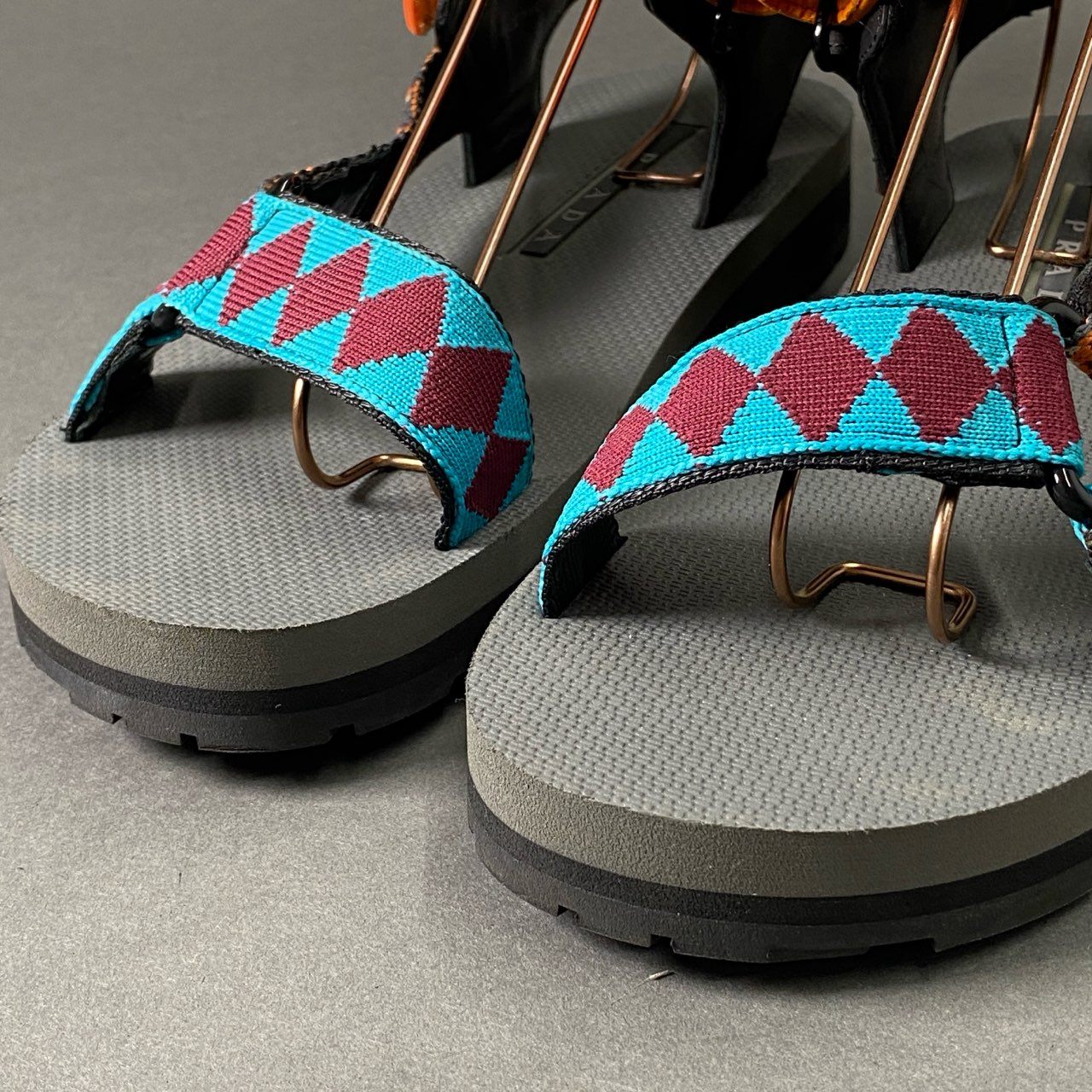 3c9 PRADA プラダ ベルクロストラップ スポーツサンダル 40 ブラック マルチカラー シューズ ビーチサンダル