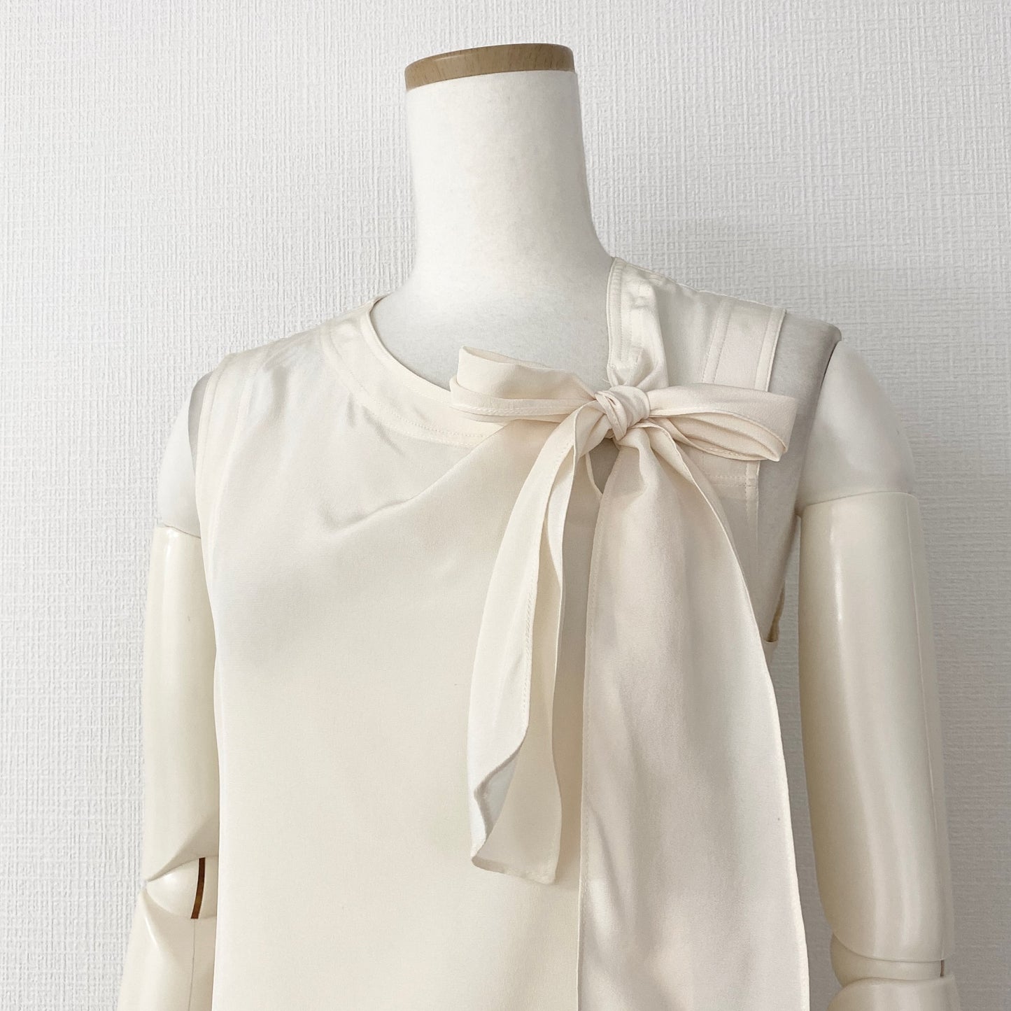 5k29《美品》イタリア製 GUCCI グッチ ボウタイシルクブラウス 38 アイボリー Silk100% ノースリーブ 春夏 ハイブランド