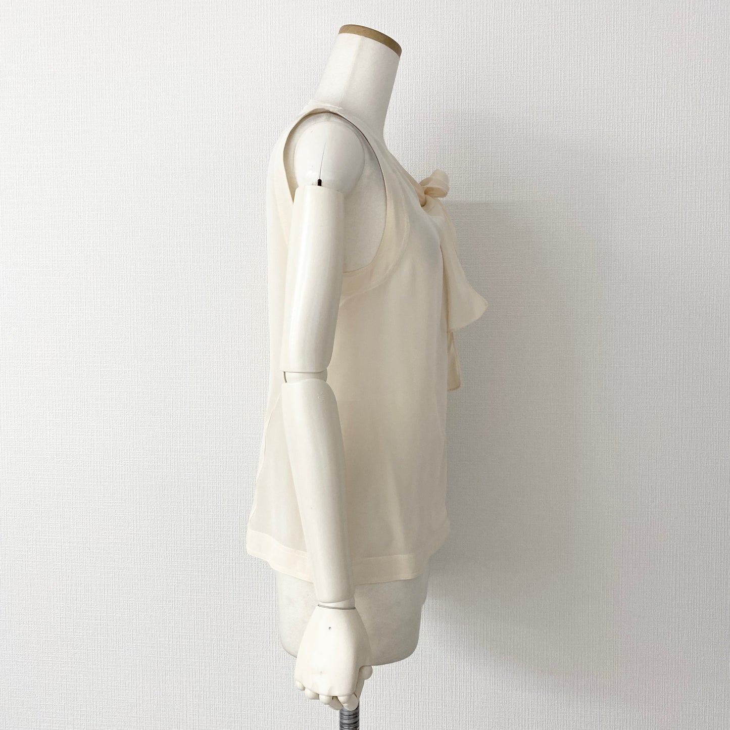 5k29《美品》イタリア製 GUCCI グッチ ボウタイシルクブラウス 38 アイボリー Silk100% ノースリーブ 春夏 ハイブランド