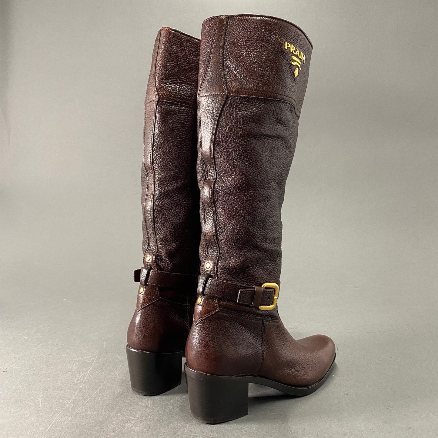 2L5《美品》 PRADA プラダ 36(23cm程度) ロゴプレート付き ロングブーツ サイドジップ レザーブーツ ゴールド金具