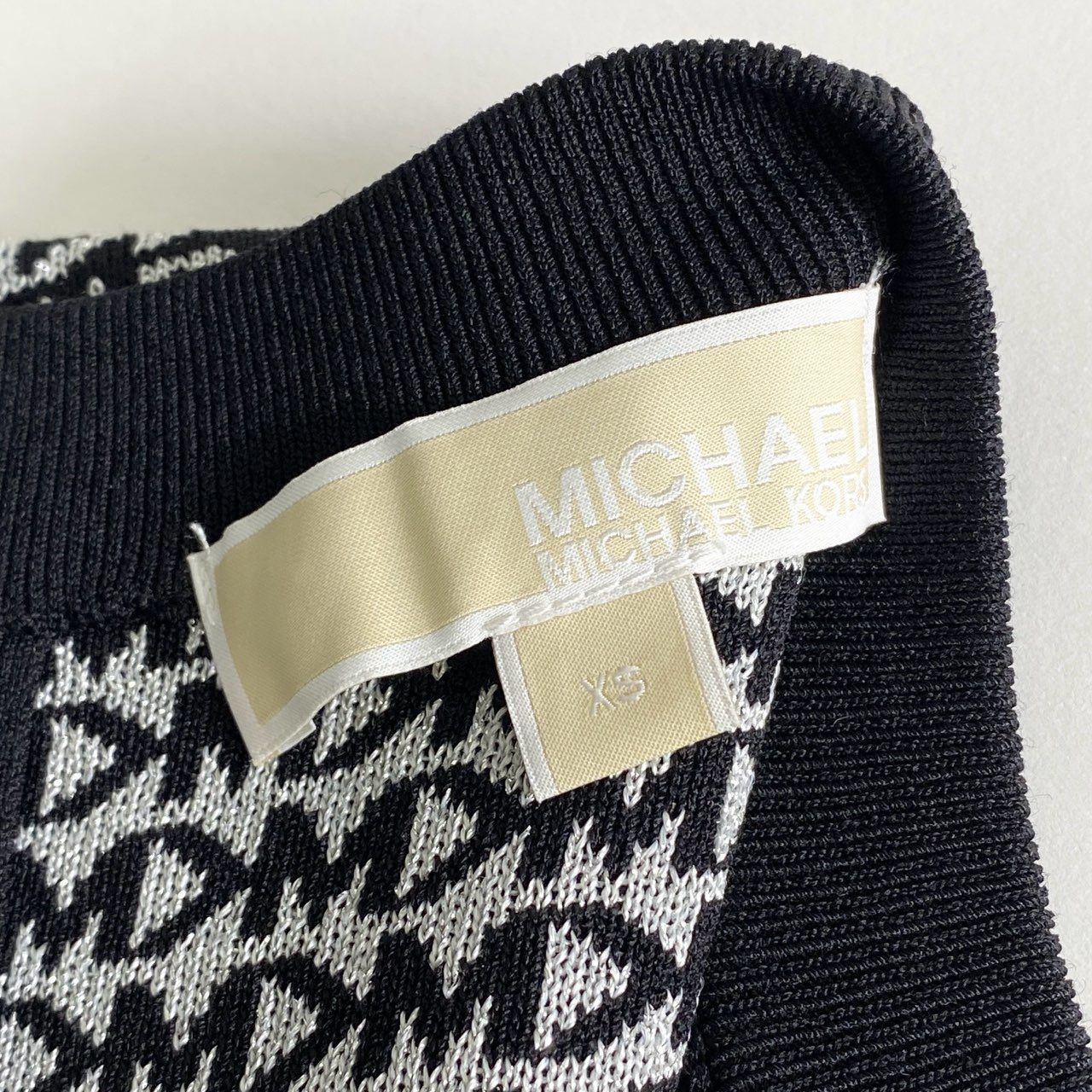 39c20 《美品》 MICHAEL KORS マイケルコース LOGO JACQUARD DRESS ジャガードドレス ワンピース XS シルバー ブラック ラメ 冬