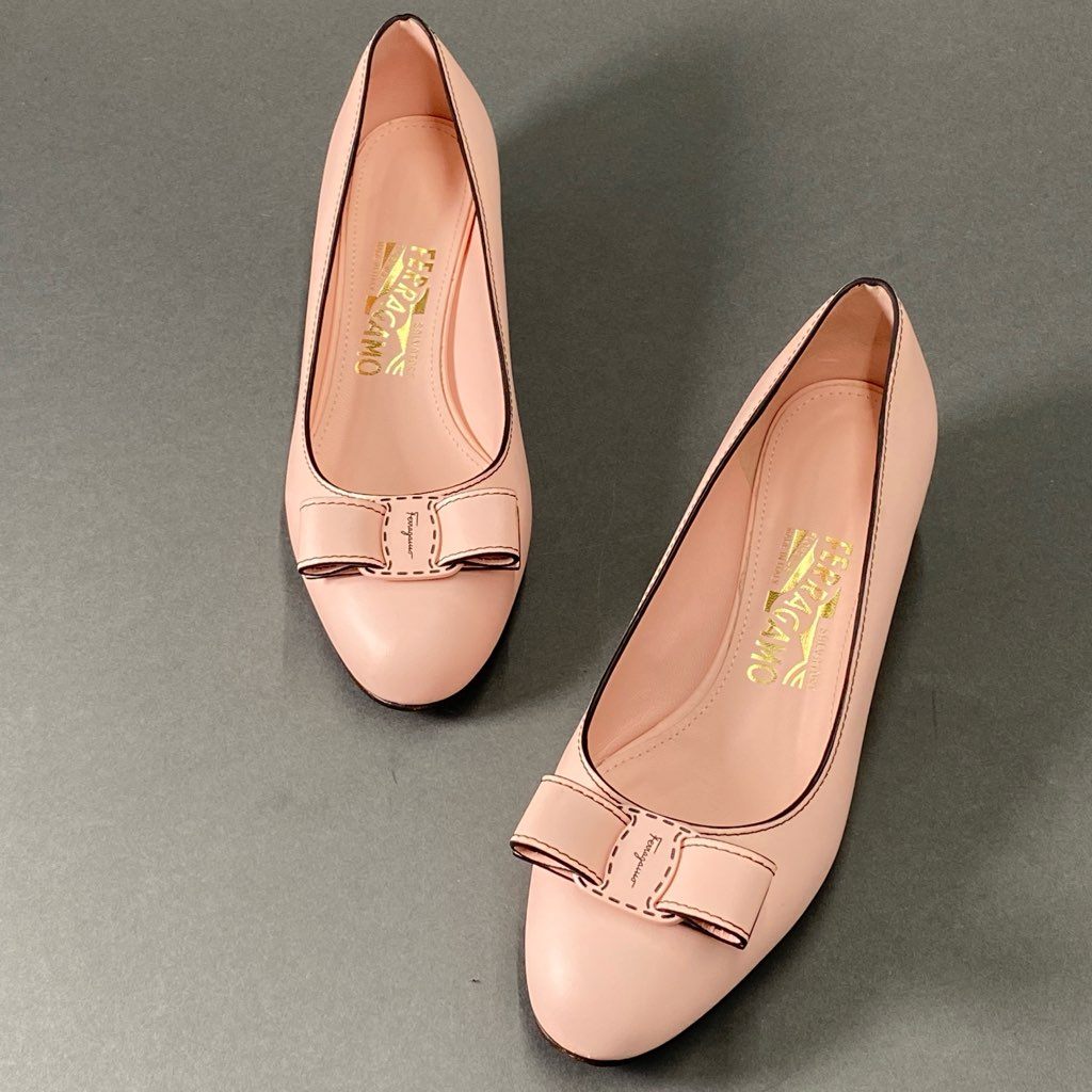 6b29 《美品》 Salvatore Ferragamo サルヴァトーレ フェラガモ VARA STITCH ヴァラ ステッチ リボンパンプス 6 1/2 ライトピンク レザー イタリア製 シューズ