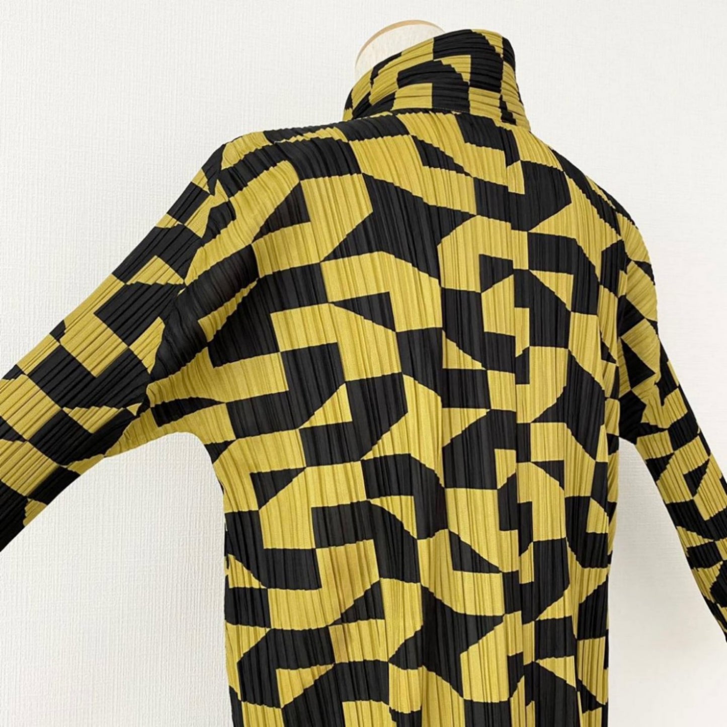 58i16 PLEATS PLEASE プリーツプリーズ 幾何学プリーツコート 薄手ロングジャケット PP63-JA761 サイズ4 イエロー×ブラック イッセイミヤケ レディース