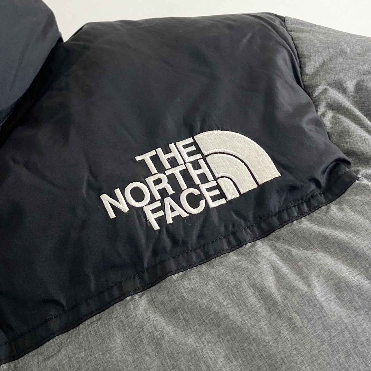 14a18 THE NORTH FACE ノースフェイス ダウンジャケット ダウン80% ND91842 L グレー フード収納 トップス アウター 上着