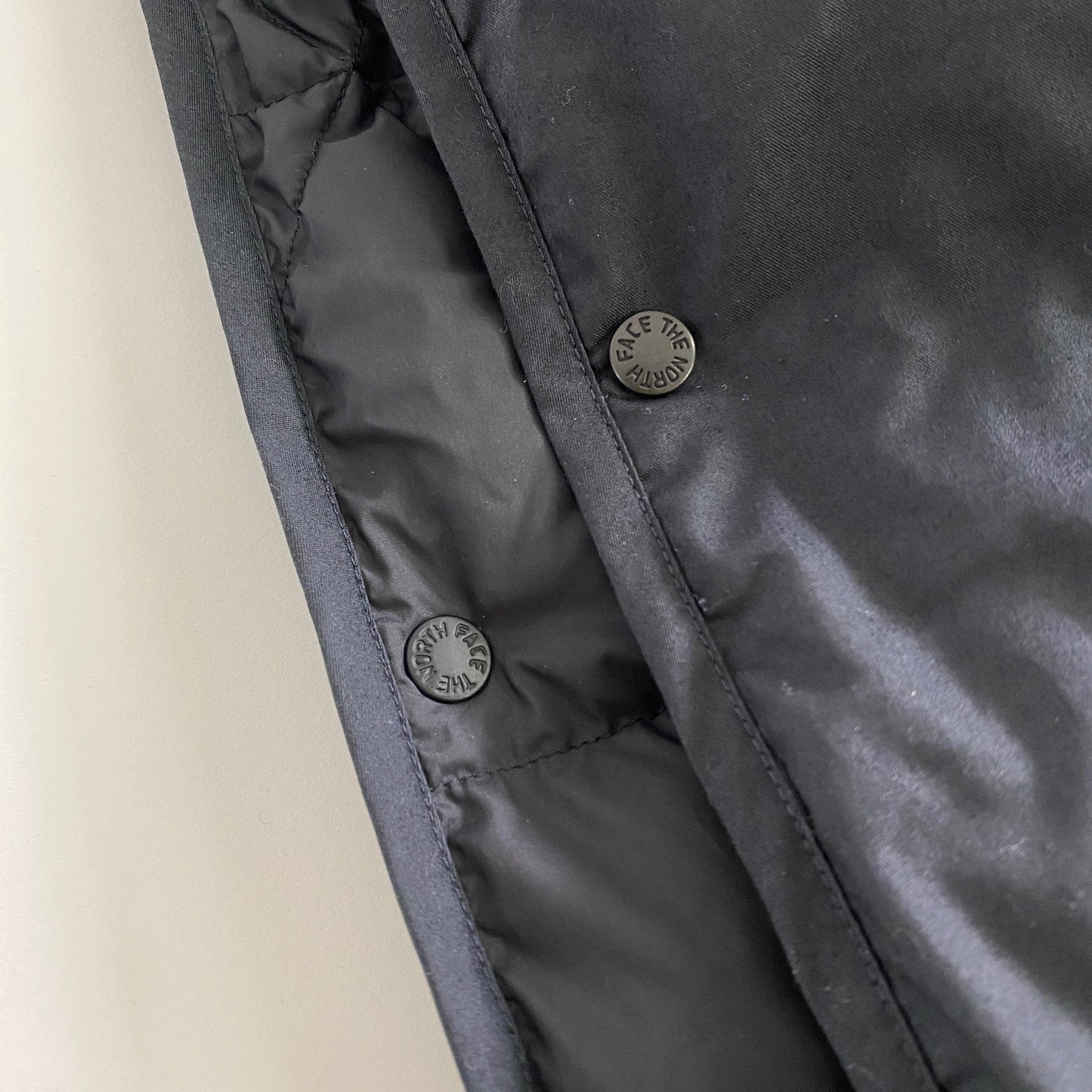 a18 THE NORTH FACE ザ ノースフェイス NN8256N ダウンケープ Lightweight Twill Mountain Down Cape マフラー ブラック リバーシブル