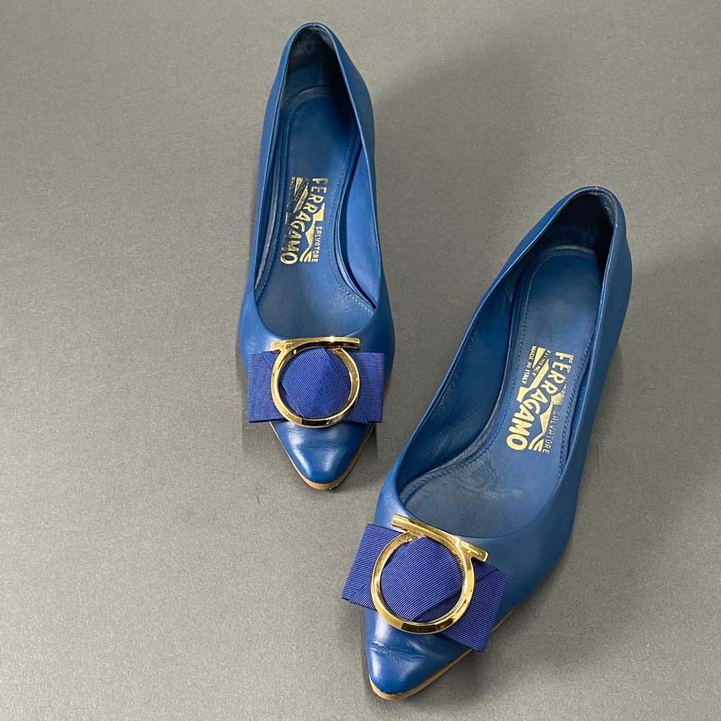 2b29 Salvatore Ferragamo サルヴァトーレ フェラガモ EZIA 30 ガンチーニ レザーパンプス 6 1/2 ブルー レザー リボン イタリア製 シューズ