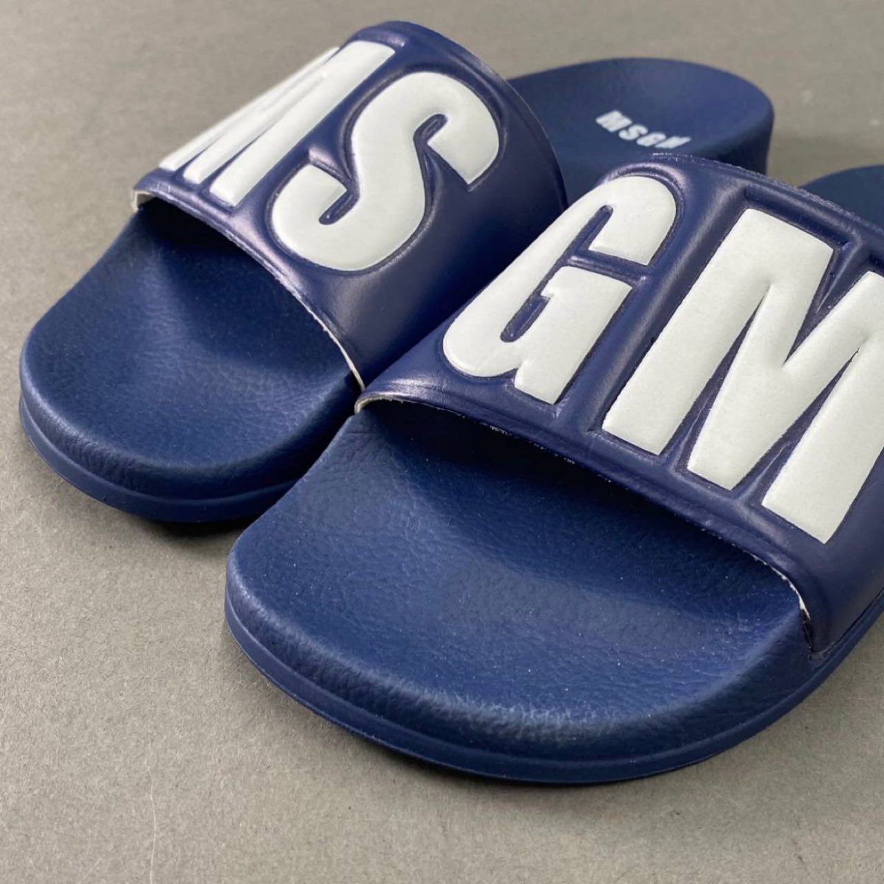 7f26 《美品》 MSGM エムエスジーエム プールサンダル ビーチサンダル シャワー 37 ネイビー スリッパ シューズ イタリア製 箱等付属