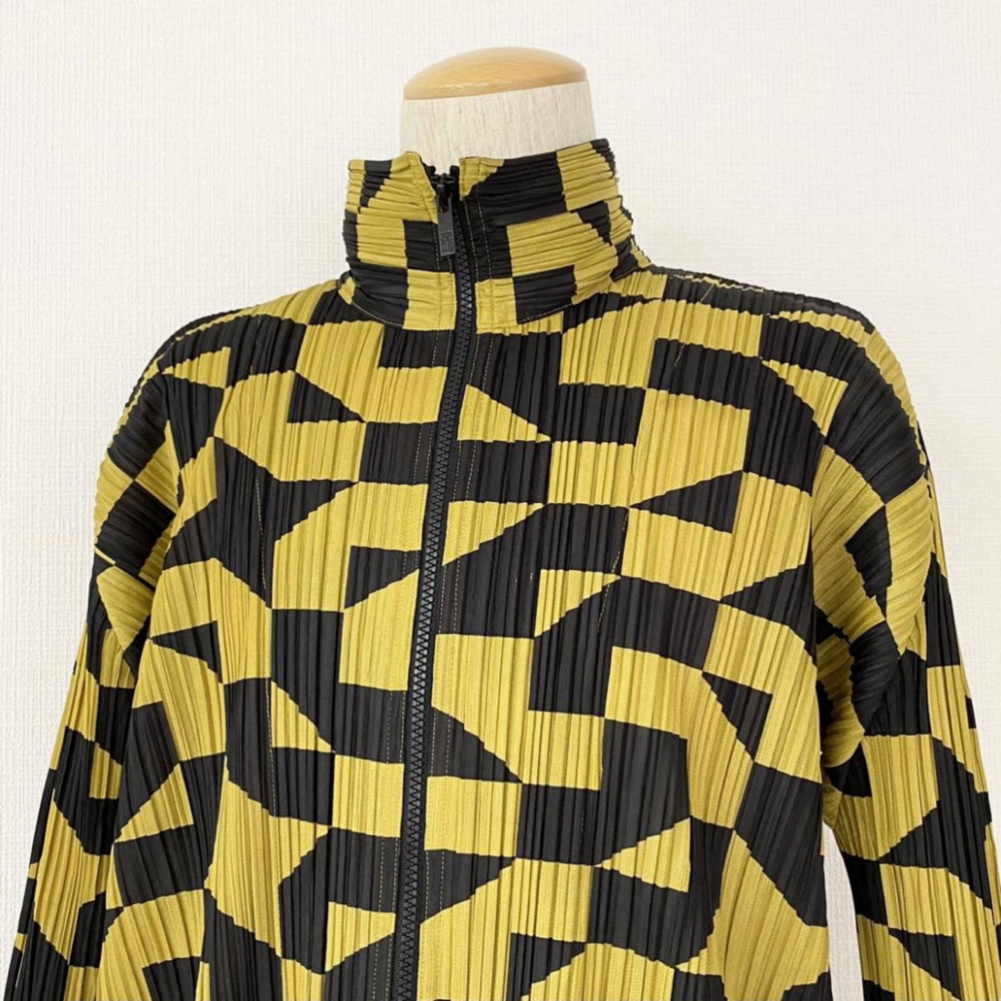 58i16 PLEATS PLEASE プリーツプリーズ 幾何学プリーツコート 薄手ロングジャケット PP63-JA761 サイズ4 イエロー×ブラック イッセイミヤケ レディース