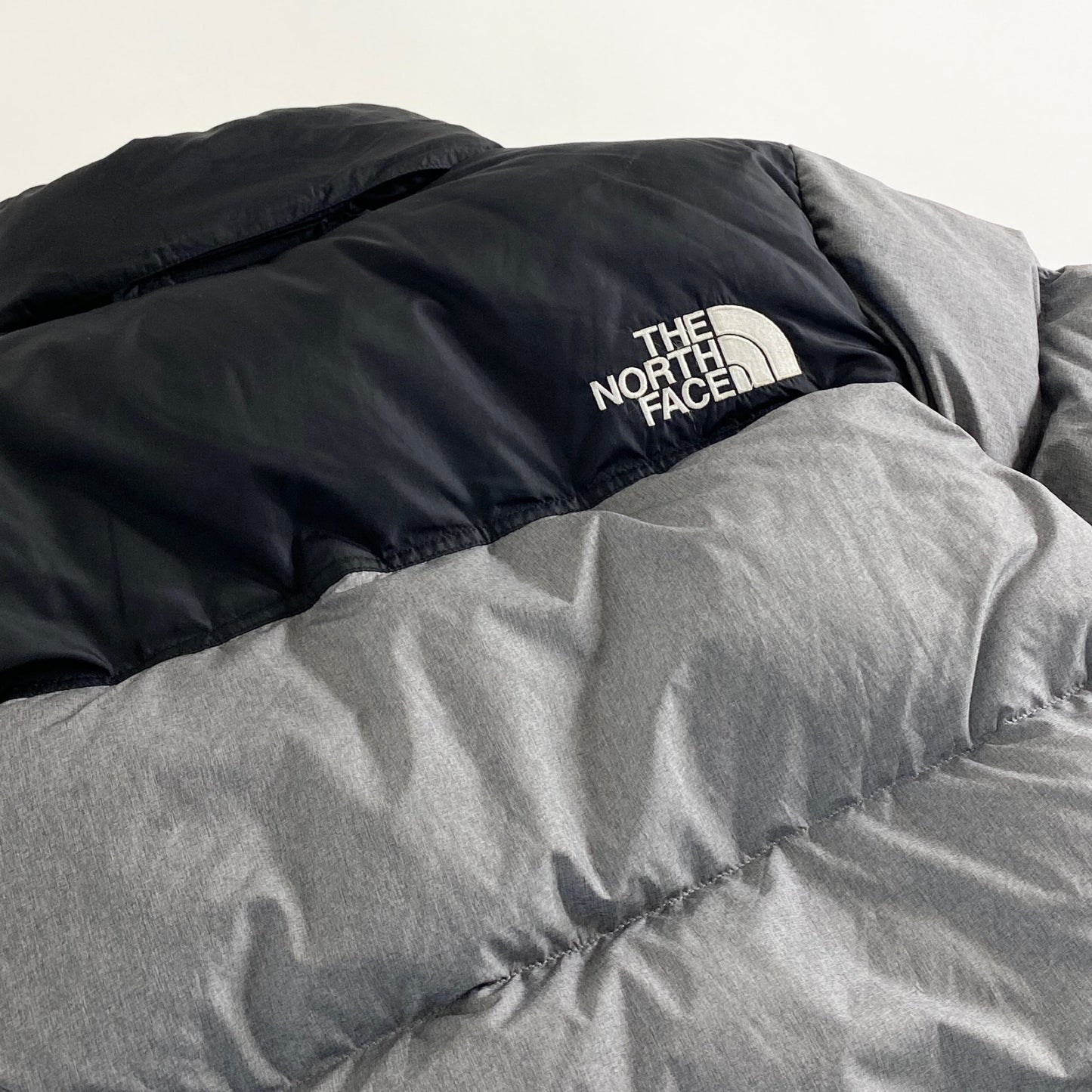 14a18 THE NORTH FACE ノースフェイス ダウンジャケット ダウン80% ND91842 L グレー フード収納 トップス アウター 上着