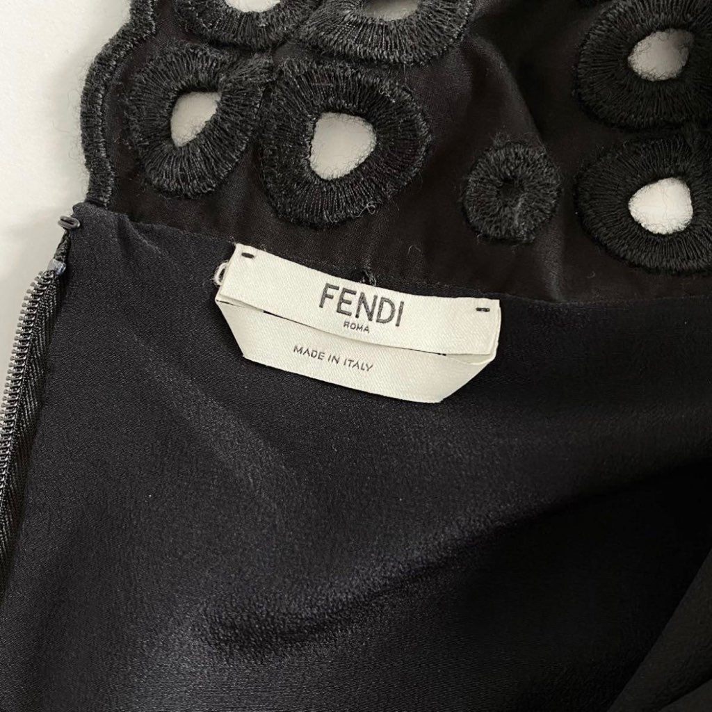14e29 18年製 FENDI フェンディ コットンタフタワンピース 半袖 ロング丈 柄刺繍 ロゴベルト付き サイズ38 ブラック レディース 正規品