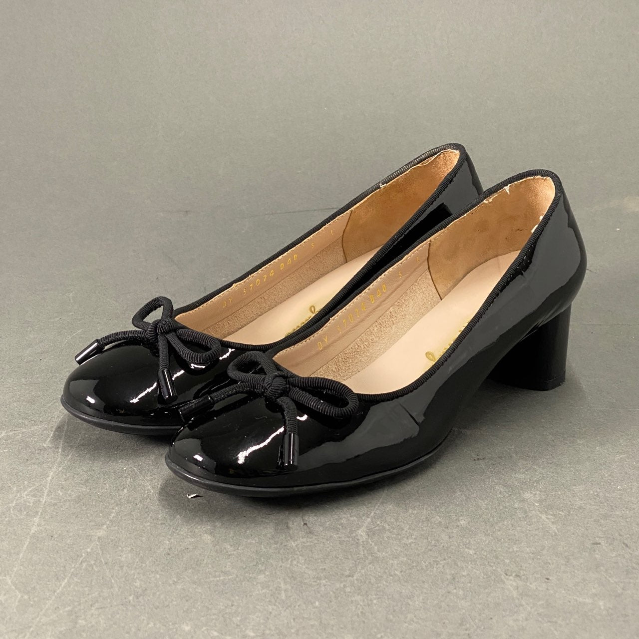 1L7 Salvatore Ferragamo サルヴァトーレ フェラガモ パテントリボンパンプス 5 ブラック パテントレザー チャンキーヒール ロープ