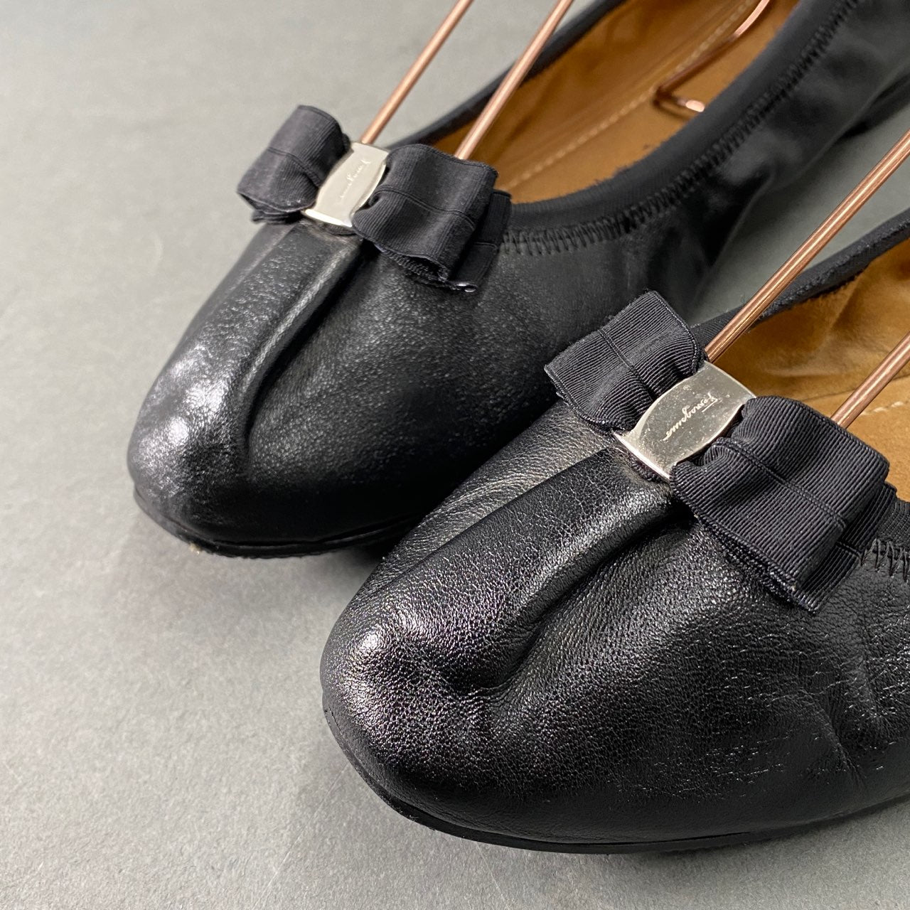 2L26 《美品》 Salvatore Ferragamo サルヴァトーレ フェラガモ MY JOY ヴァラリボン バレエシューズ 7 1/2 ブラック レザー フラットシューズ イタリア製