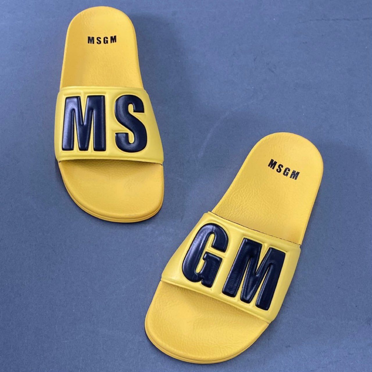 1j14-3 《未使用保管品》 MSGM エムエスジーエム プールサンダル ビーチサンダル シャワー 36 イエロー スリッパ シューズ イタリア製 箱等付属