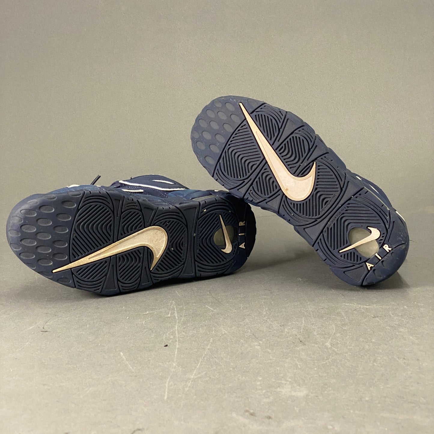 18L6 NIKE ナイキ スニーカー ナイキエアー モアアップテンポ 23 ネイビー レディース シューズ ロゴ刺繍