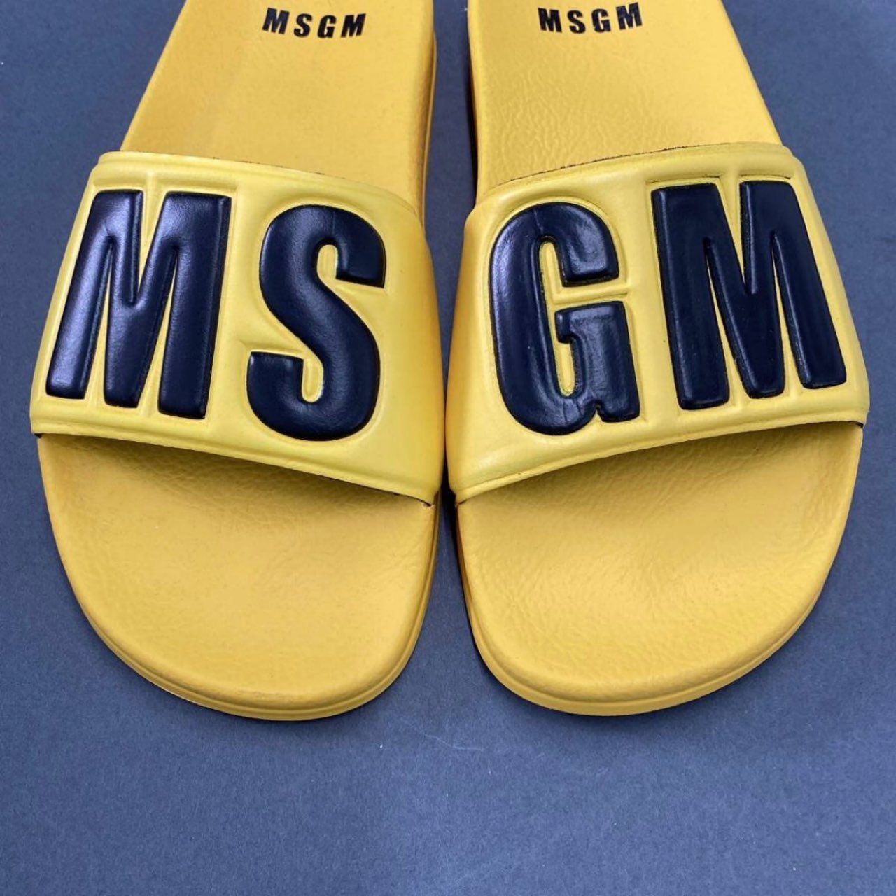 1j14-3 《未使用保管品》 MSGM エムエスジーエム プールサンダル ビーチサンダル シャワー 36 イエロー スリッパ シューズ イタリア製 箱等付属