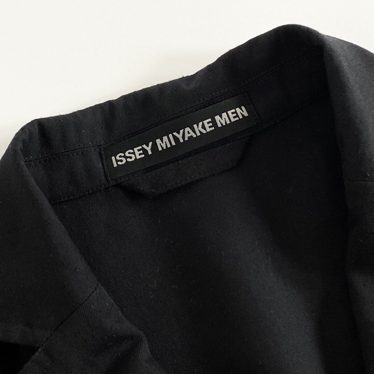 10a17 ISSEY MIYAKE MEN イッセイミヤケメン テーラードジャケット 2 ブラック メンズ ME81FU252 プリーツ 薄手 上着