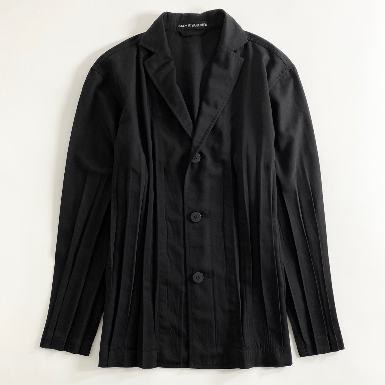 10a17 ISSEY MIYAKE MEN イッセイミヤケメン テーラードジャケット 2 ブラック メンズ ME81FU252 プリーツ 薄手 上着