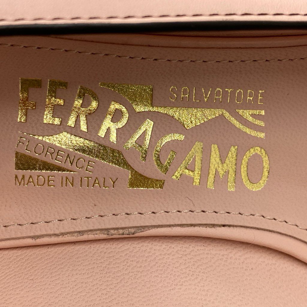 6b29 《美品》 Salvatore Ferragamo サルヴァトーレ フェラガモ VARA STITCH ヴァラ ステッチ リボンパンプス 6 1/2 ライトピンク レザー イタリア製 シューズ