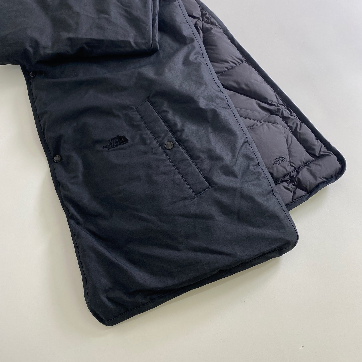 a18 THE NORTH FACE ザ ノースフェイス NN8256N ダウンケープ Lightweight Twill Mountain Down Cape マフラー ブラック リバーシブル