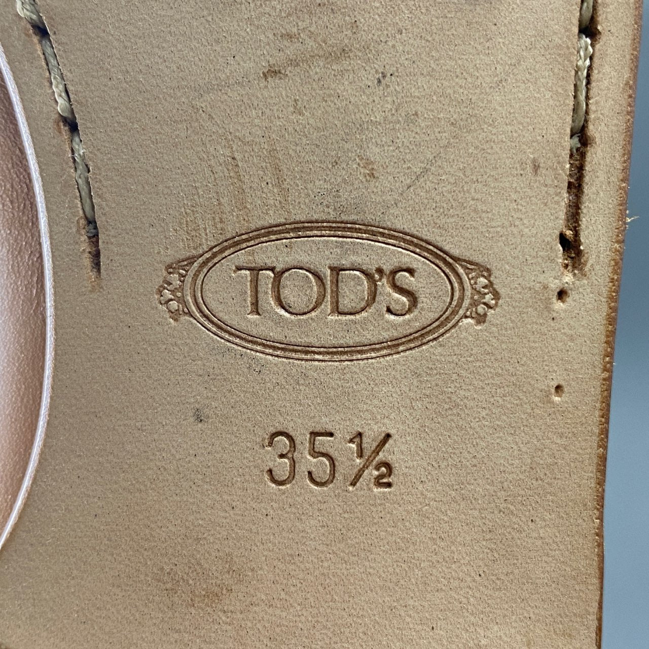 6a24 《美品》 TOD'S トッズ イタリア製 ドライビングシューズ スリッポン シューズ ローファー 5 1/2 ベージュ レザー MADE IN ITALY ロゴ刻印 靴