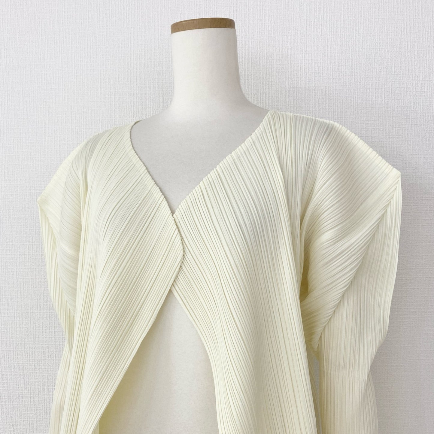 11c14 《美品》 PLEATS PLEASE プリーツプリーズ プリーツカーディガン 3 クリーム 日本製 ISSEY MIYAKE イッセイミヤケ PP04-JD623