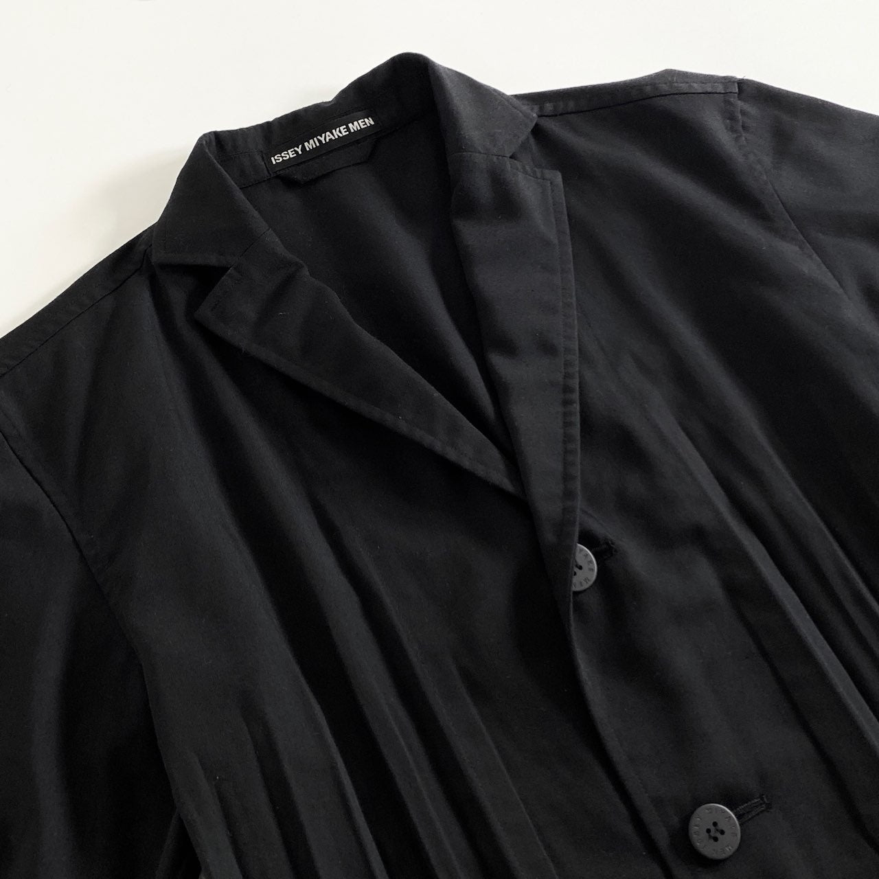 10a17 ISSEY MIYAKE MEN イッセイミヤケメン テーラードジャケット 2 ブラック メンズ ME81FU252 プリーツ 薄手 上着