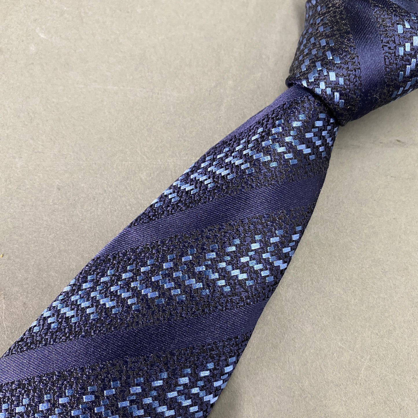k14《極美品》Ermenegildo Zegna エルメネジルド ゼニア イタリア製 ネクタイ ネイビー シルク100% フォーマル ビジネス 仕事用