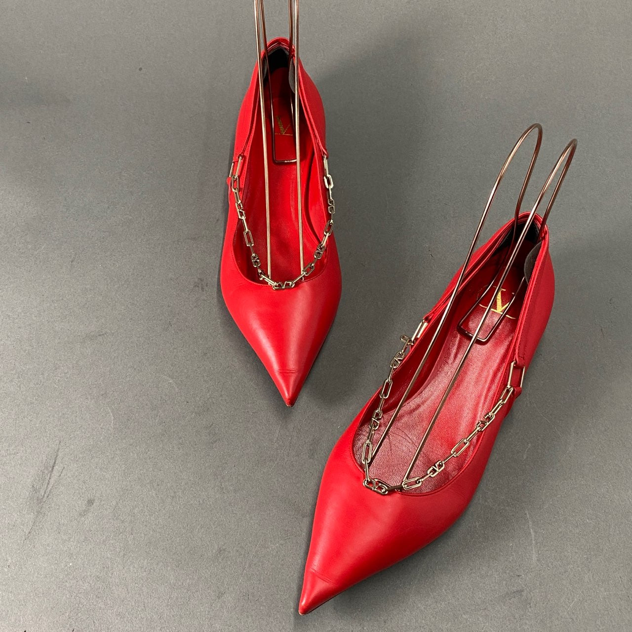 2L26 VALENTINO GARAVANI ヴァレンティノ ガラヴァーニ ゴールドチェーン フラットシューズ 38 レッド レザー シューズ イタリア製