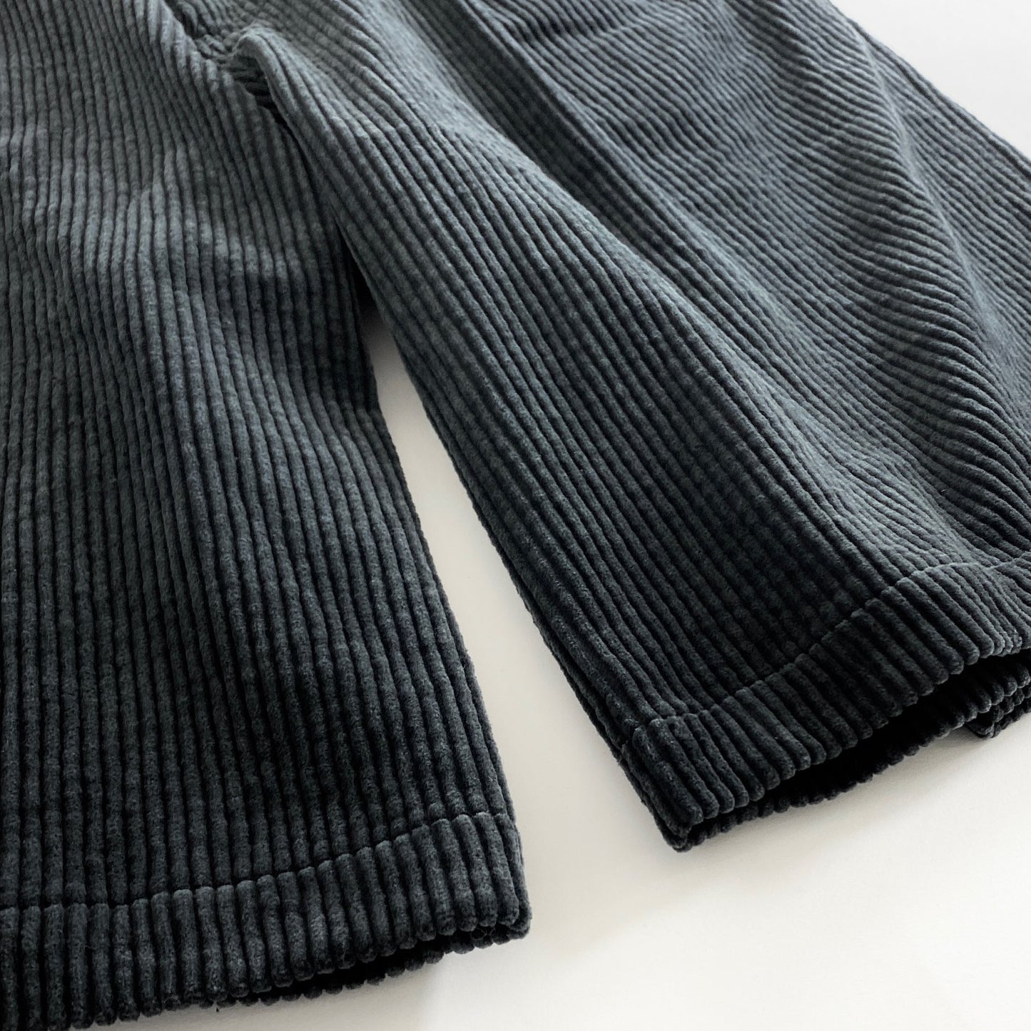 15a21 《未使用保管品》 大きいサイズ 日本製 KUON クオン コーデュロイパンツ FANAGE CORDUROY XL ブラック 3/4Trousers ボトムス コットン100% タグ付き 定価\33,000