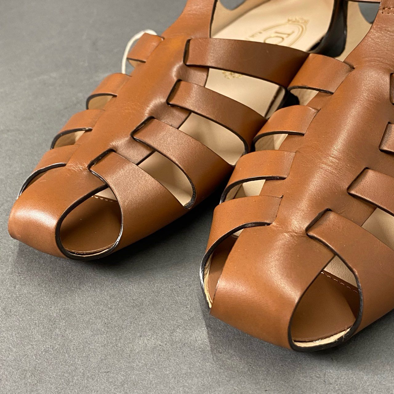 2c8 《美品》 TOD'S トッズ イタリア製 グルカサンダル ドライビングシューズ フラットシューズ ストラップ 36 1/2 ブラウン レザー MADE IN ITALY