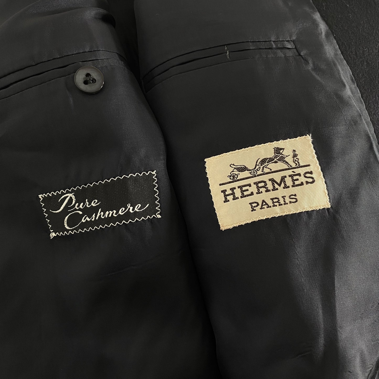 43k29《美品》HERMES エルメス カシミヤ100% テーラードジャケット ブラック ブレザー 羽織 金ボタン フォーマル