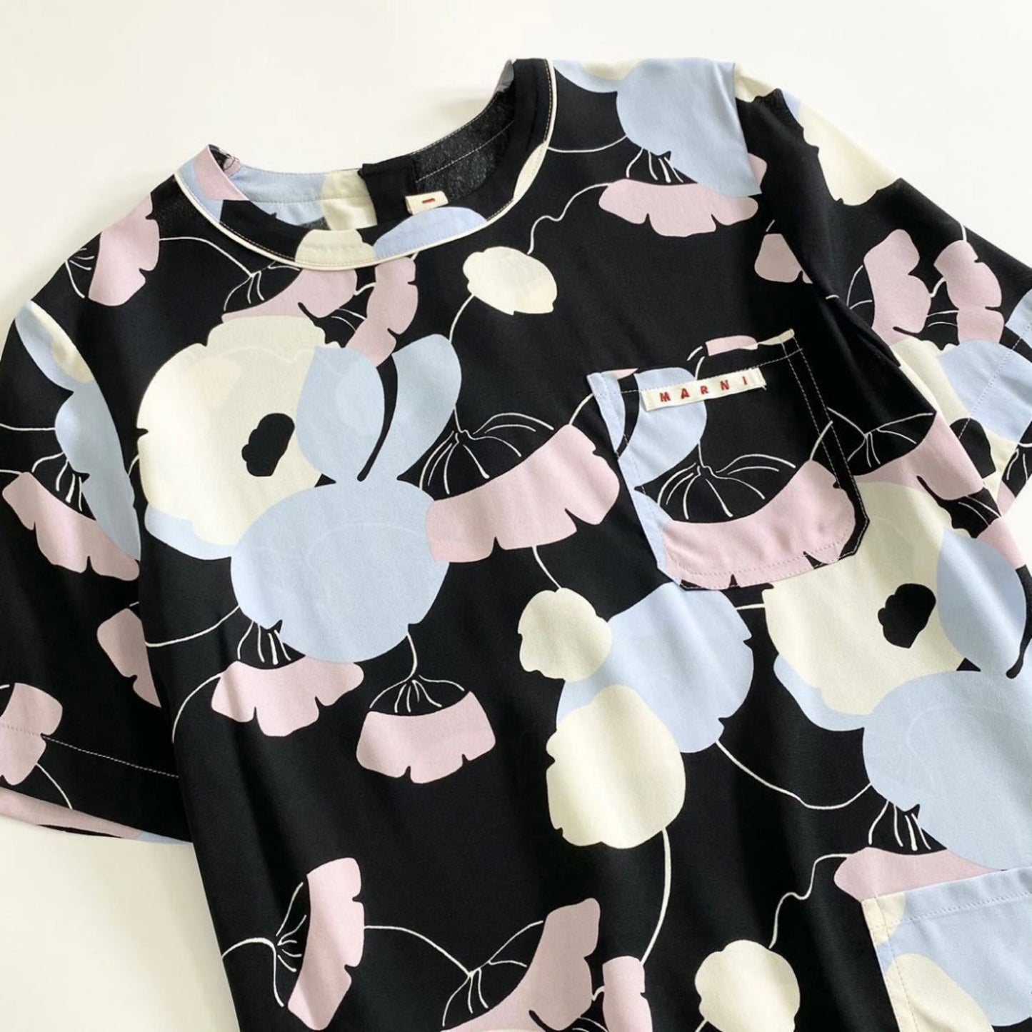 55i5 《美品》 MARNI マルニ 半袖カットソー Tシャツ ブラウス トップス 花柄 ロゴ胸元ポケット サイズ40 マルチカラー レーヨン100% レディース