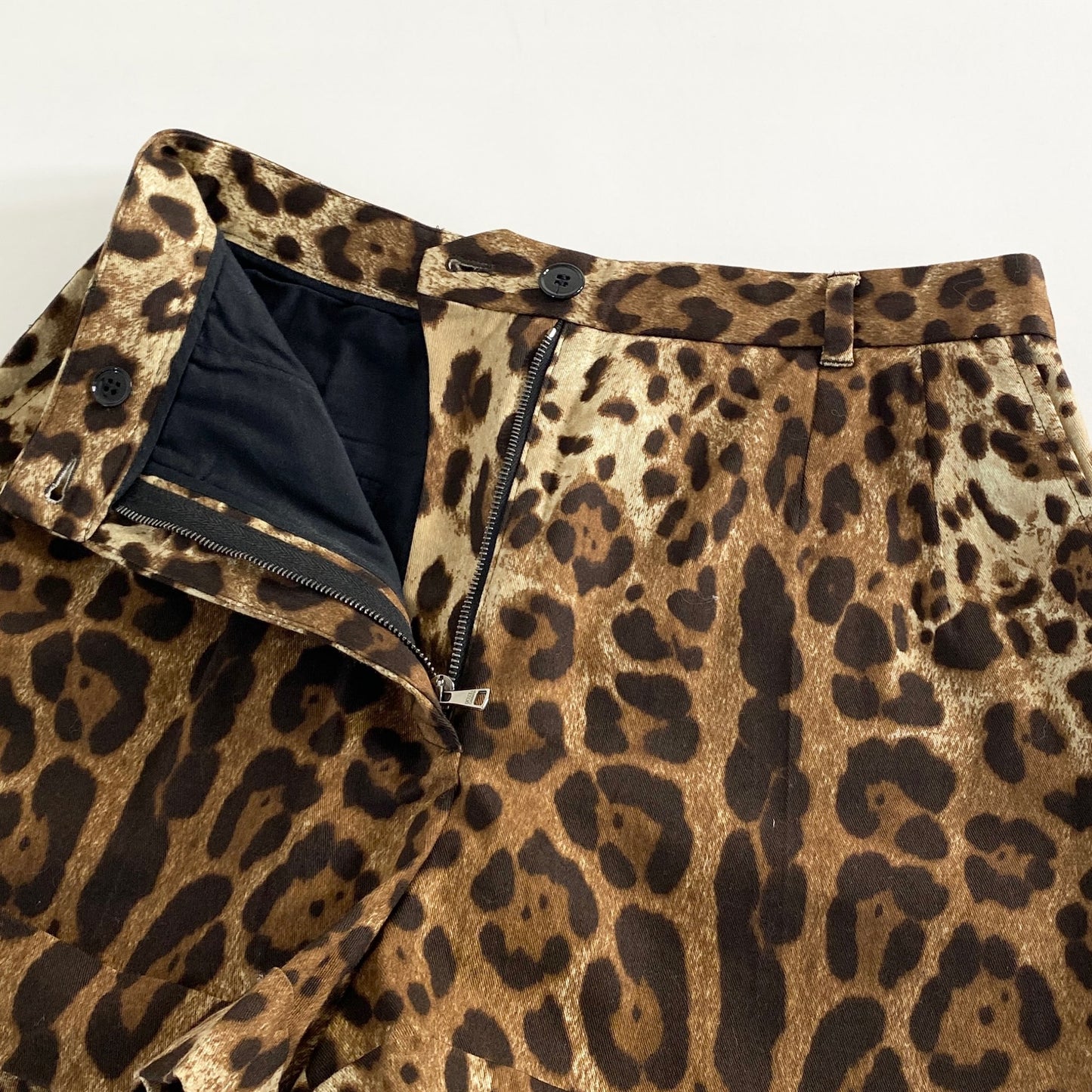 47a31 《美品》 DOLCU&GABANNA ドルチェアンドガッバーナ ショートパンツ ハーフパンツ サイズ42 ブラウン系 レオパード柄 レオパード