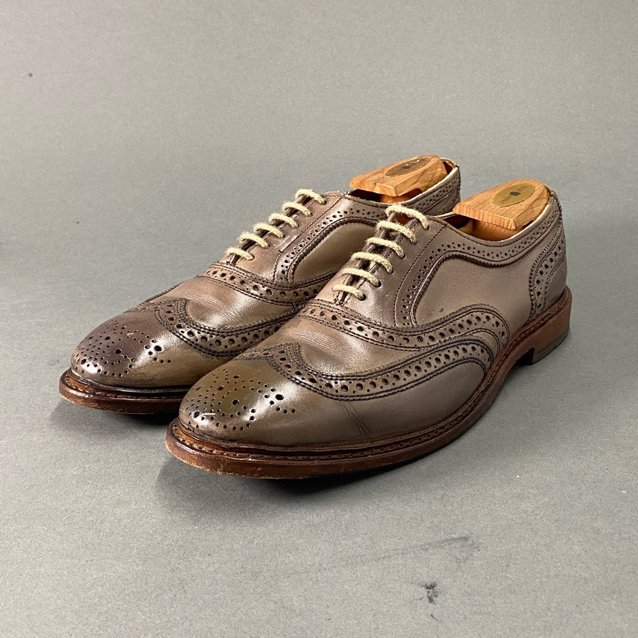 3L10 Allen Edmonds アレンエドモンズ Neumok 2.0 ニュモク ウイングチップ ドレスシューズ 9 1/2(28~28.5cm相当) グレージュ レザー