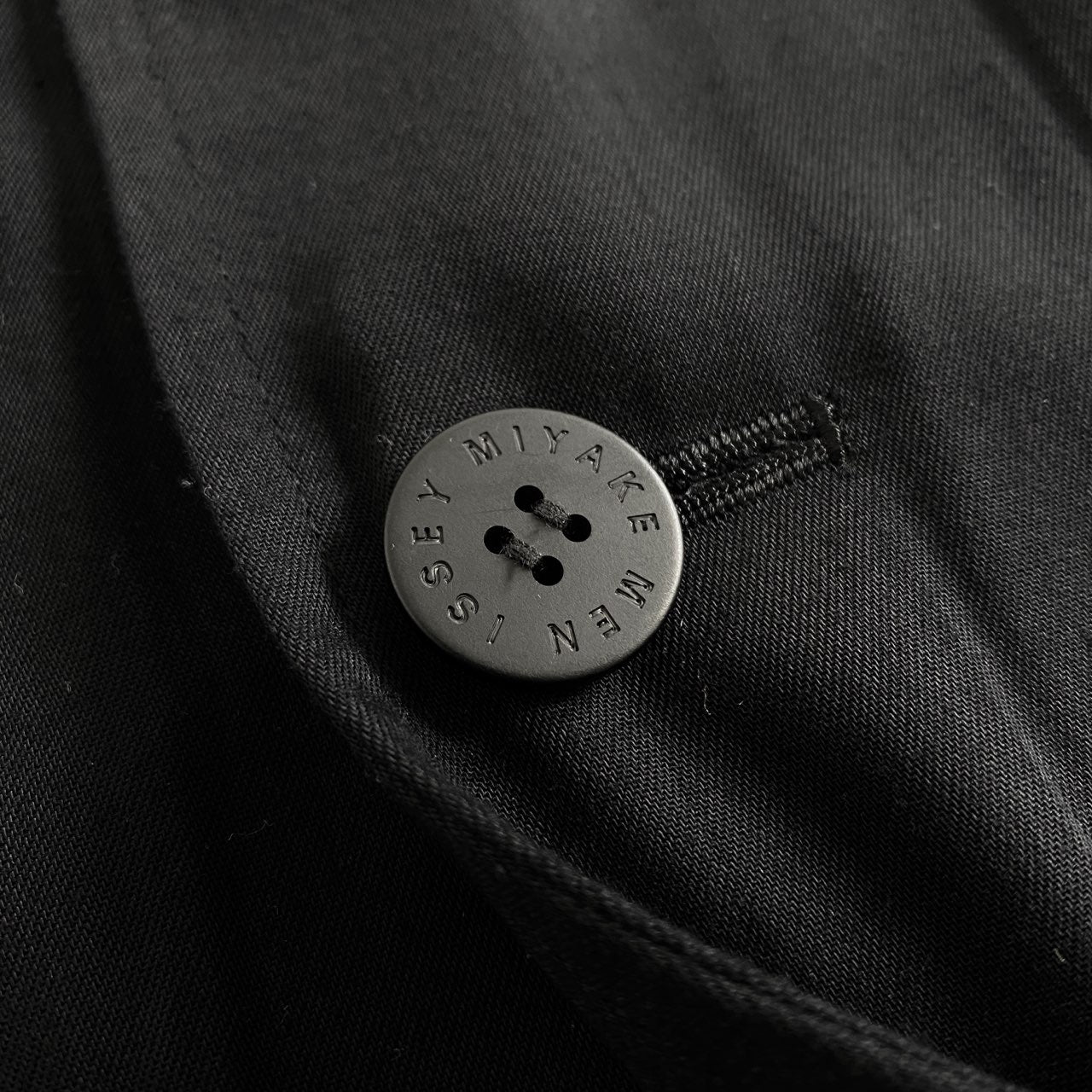 10a17 ISSEY MIYAKE MEN イッセイミヤケメン テーラードジャケット 2 ブラック メンズ ME81FU252 プリーツ 薄手 上着