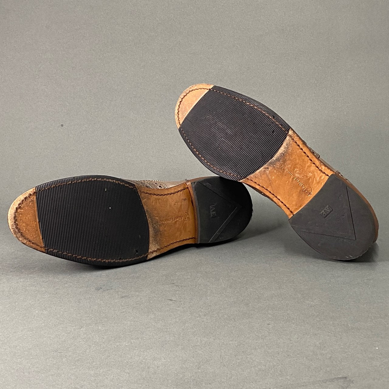 3L10 Allen Edmonds アレンエドモンズ Neumok 2.0 ニュモク ウイングチップ ドレスシューズ 9 1/2(28~28.5cm相当) グレージュ レザー