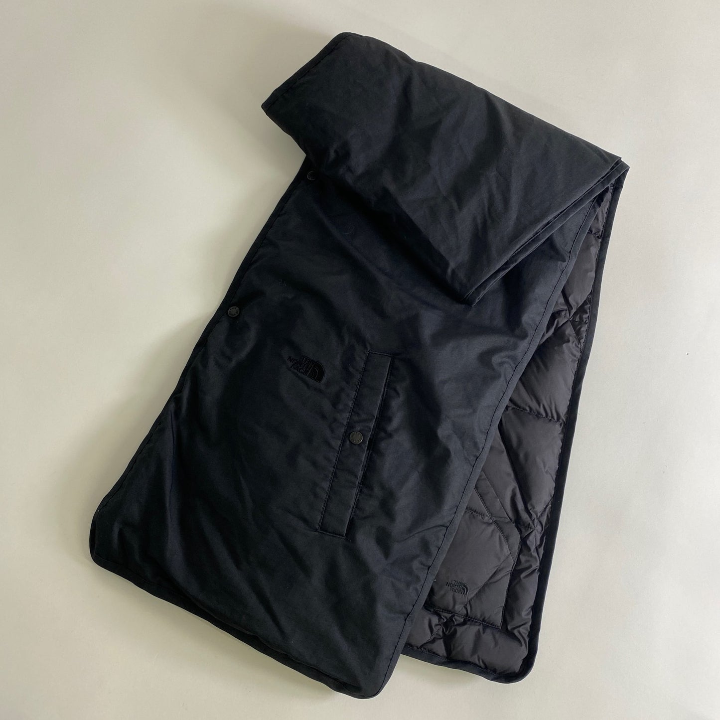 a18 THE NORTH FACE ザ ノースフェイス NN8256N ダウンケープ Lightweight Twill Mountain Down Cape マフラー ブラック リバーシブル